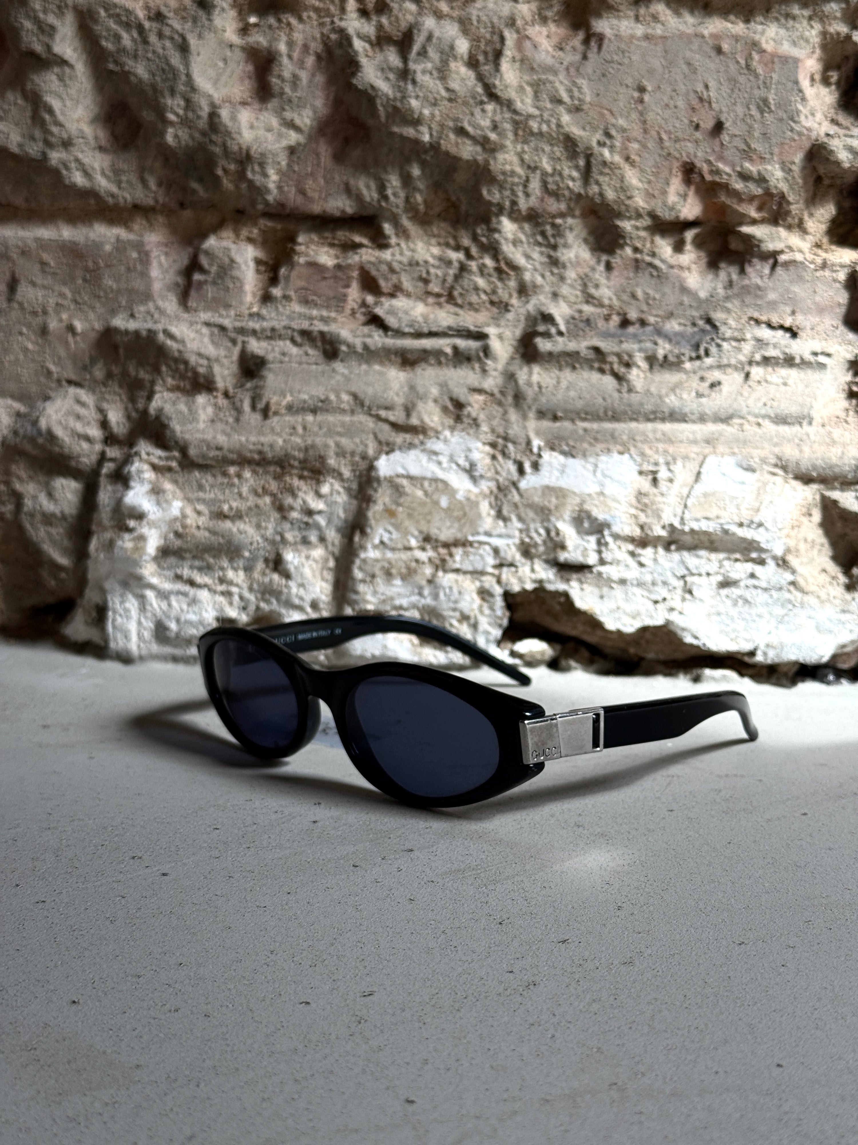 Vintage Gucci Rimmed Oval Sunglasses Black (GG 2411/S)