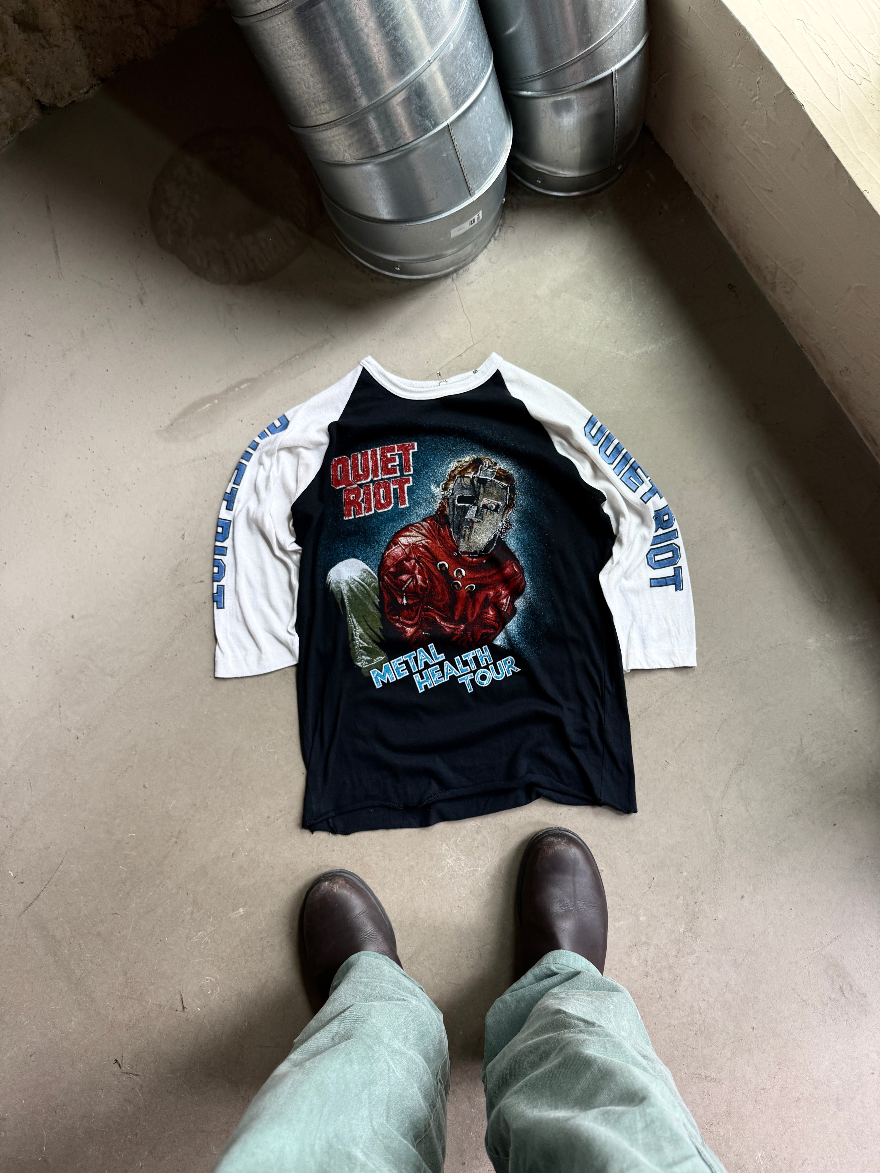 Vintage 1980s “Quiet Riot” Raglan T-Shirt Black - S