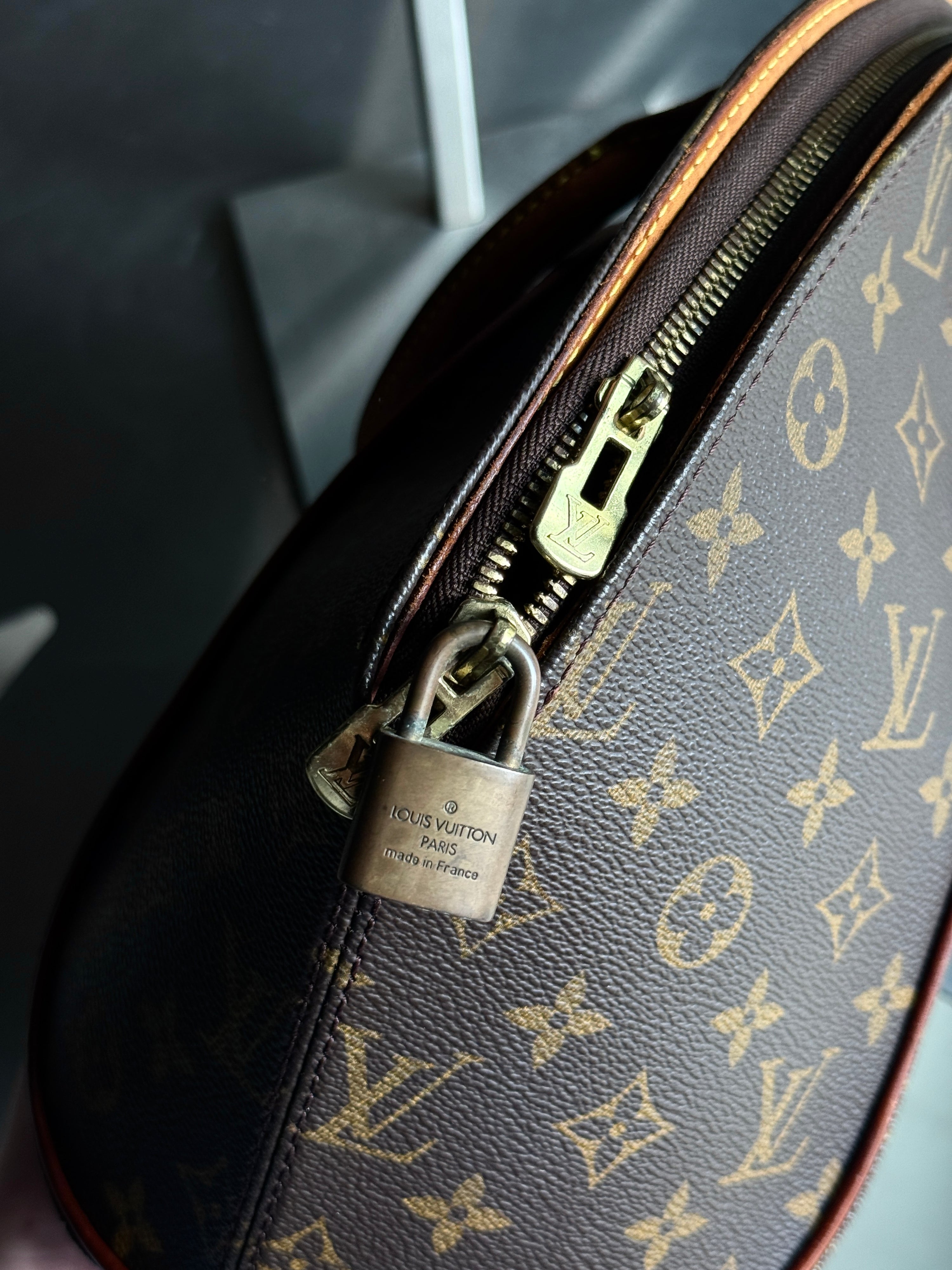 Vintage 1999 Louis Vuitton Ellipse PM Monogram Bag (MI0959)