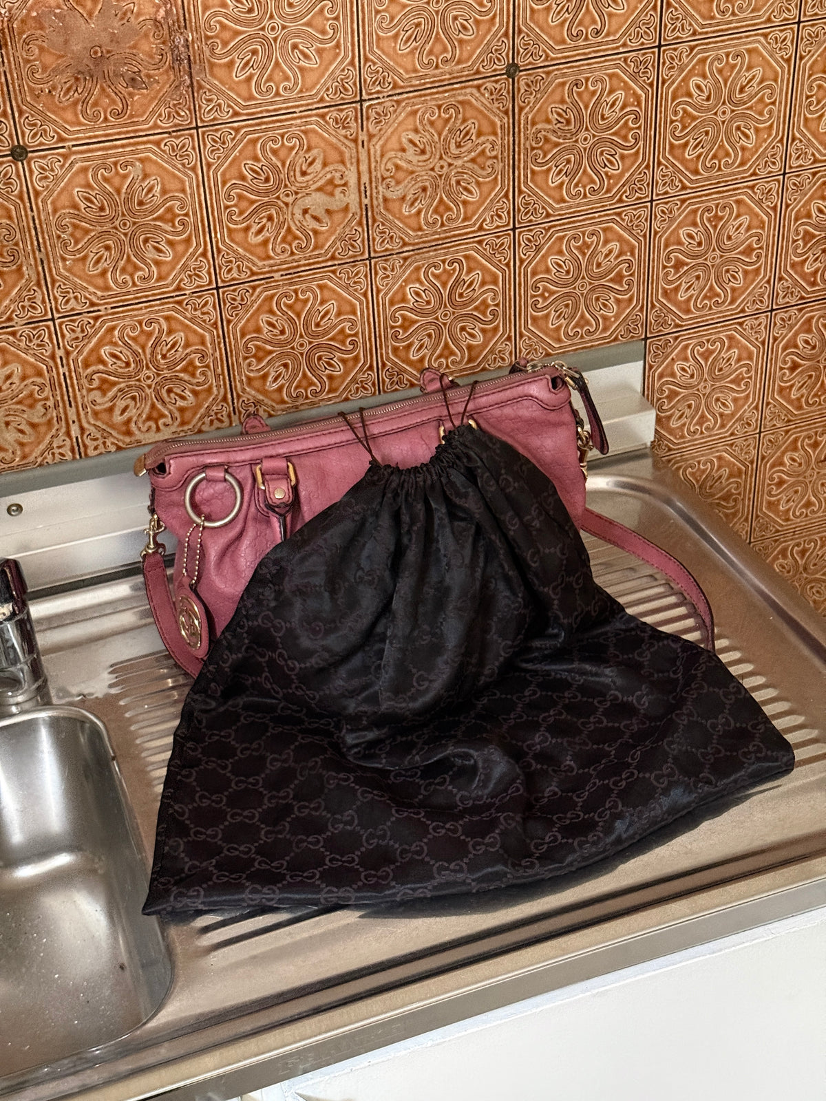 Gucci Microguccissima Sukey Medium 2-Way Bag Pink Leather