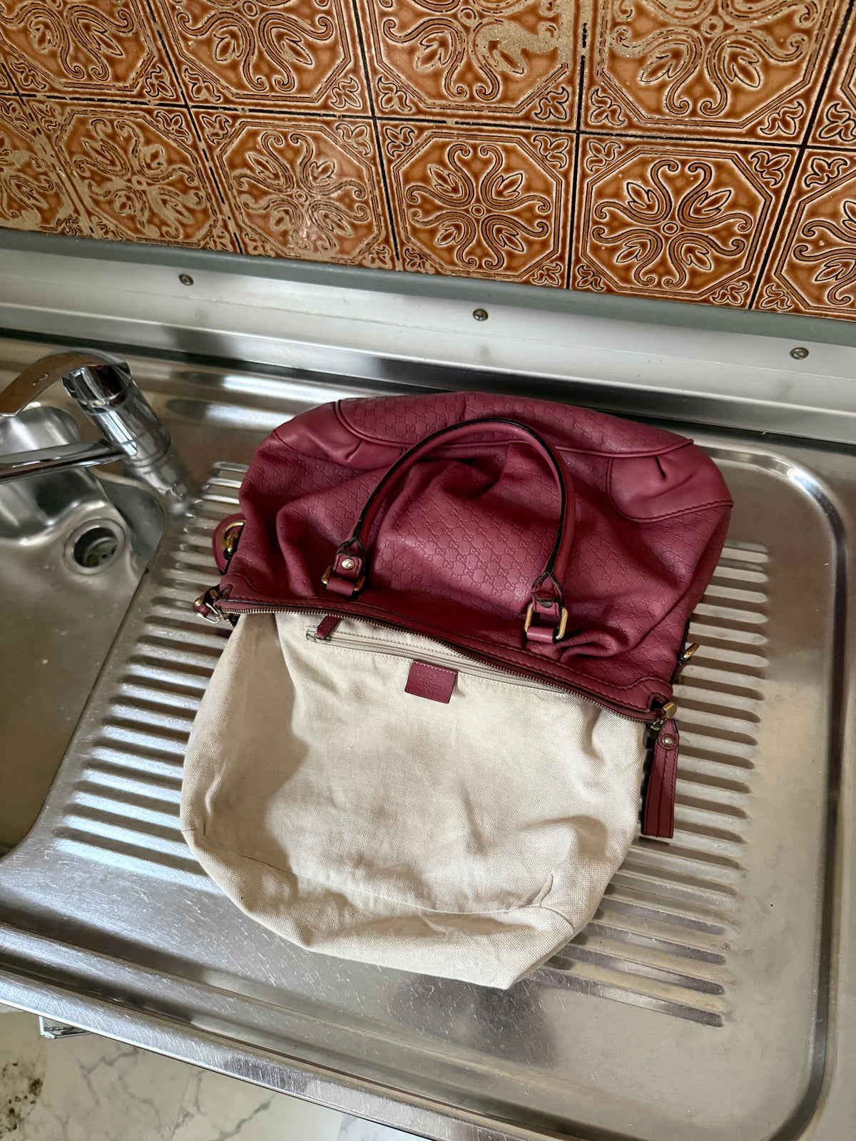 Gucci Microguccissima Sukey Medium 2-Way Bag Pink Leather