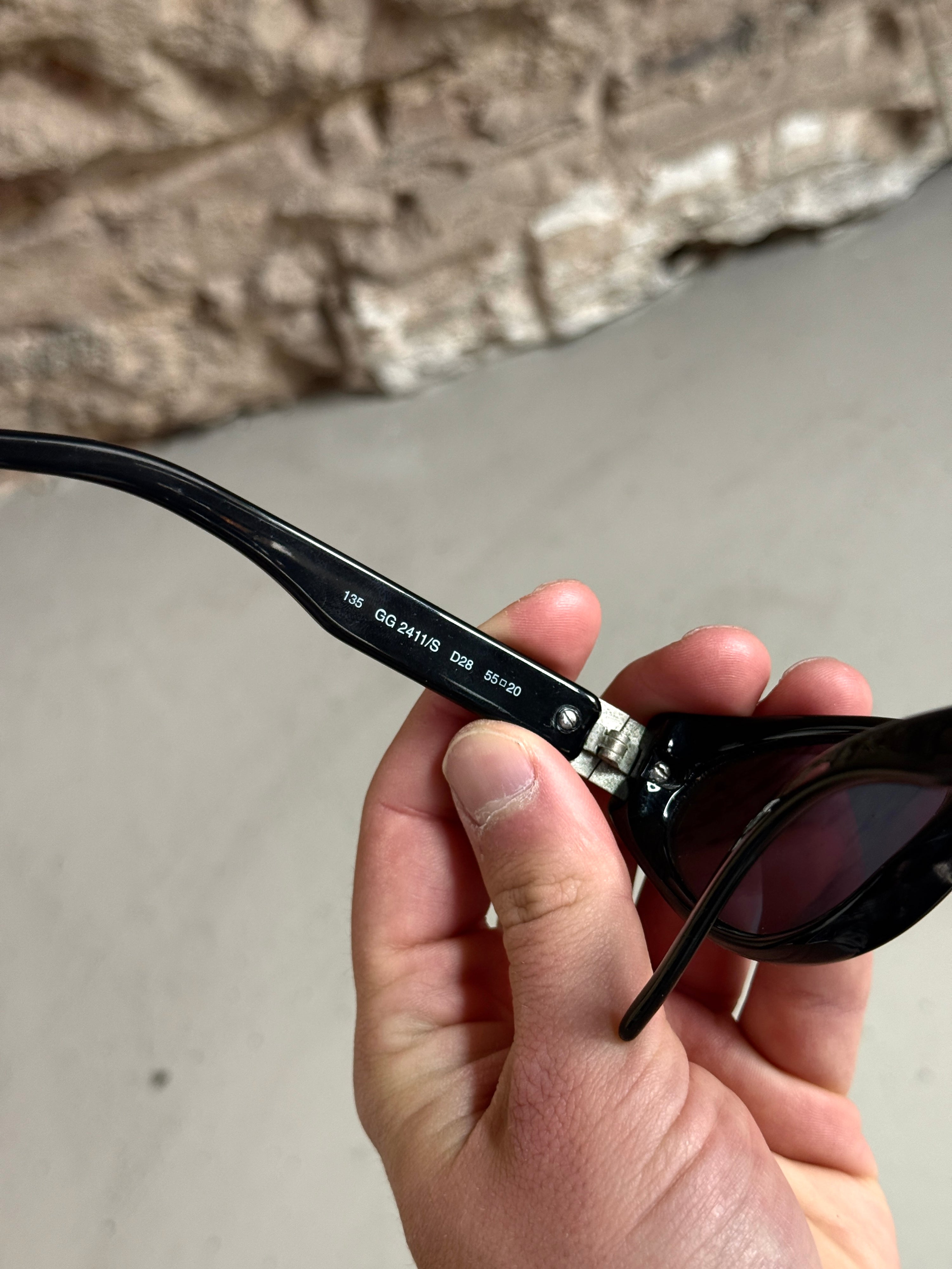 Vintage Gucci Rimmed Oval Sunglasses Black (GG 2411/S)