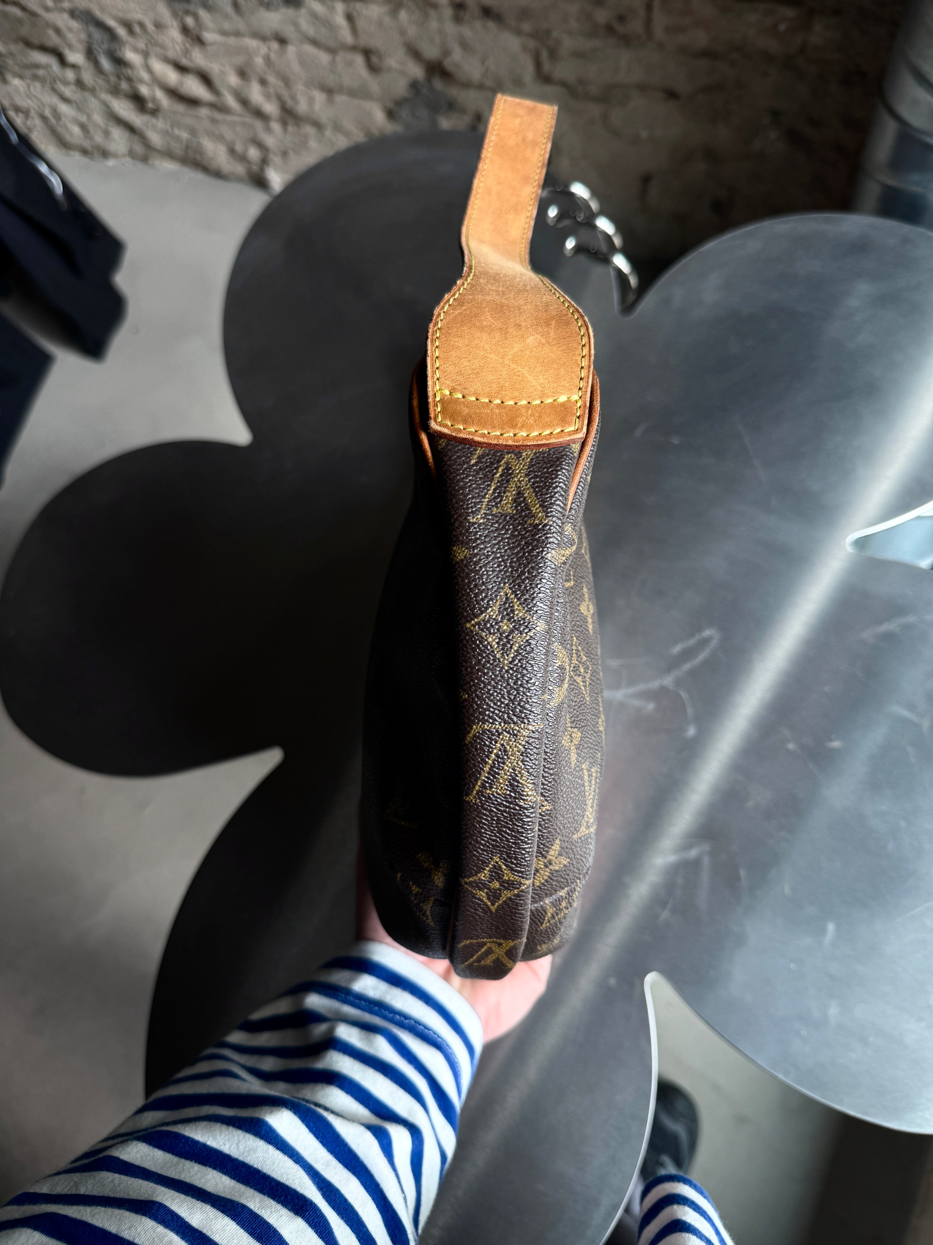 Vintage 2003 Louis Vuitton Croissant MM Bag (FL0043)