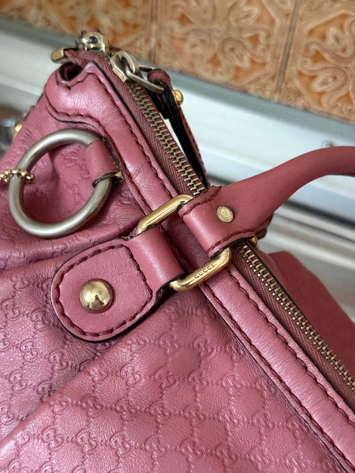 Gucci Microguccissima Sukey Medium 2-Way Bag Pink Leather