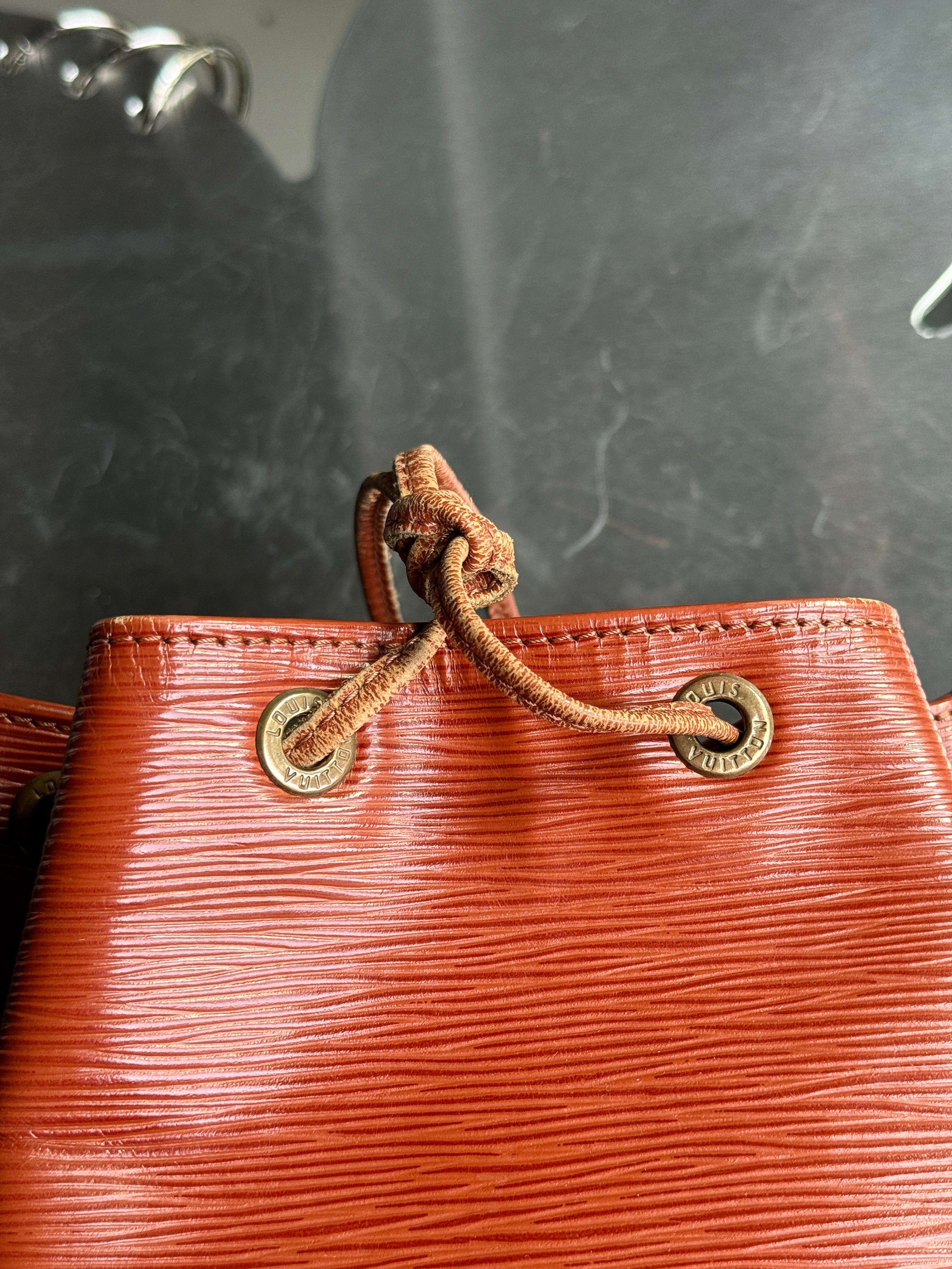 1988 Louis Vuitton Sac Noé Petit Epi Cognac