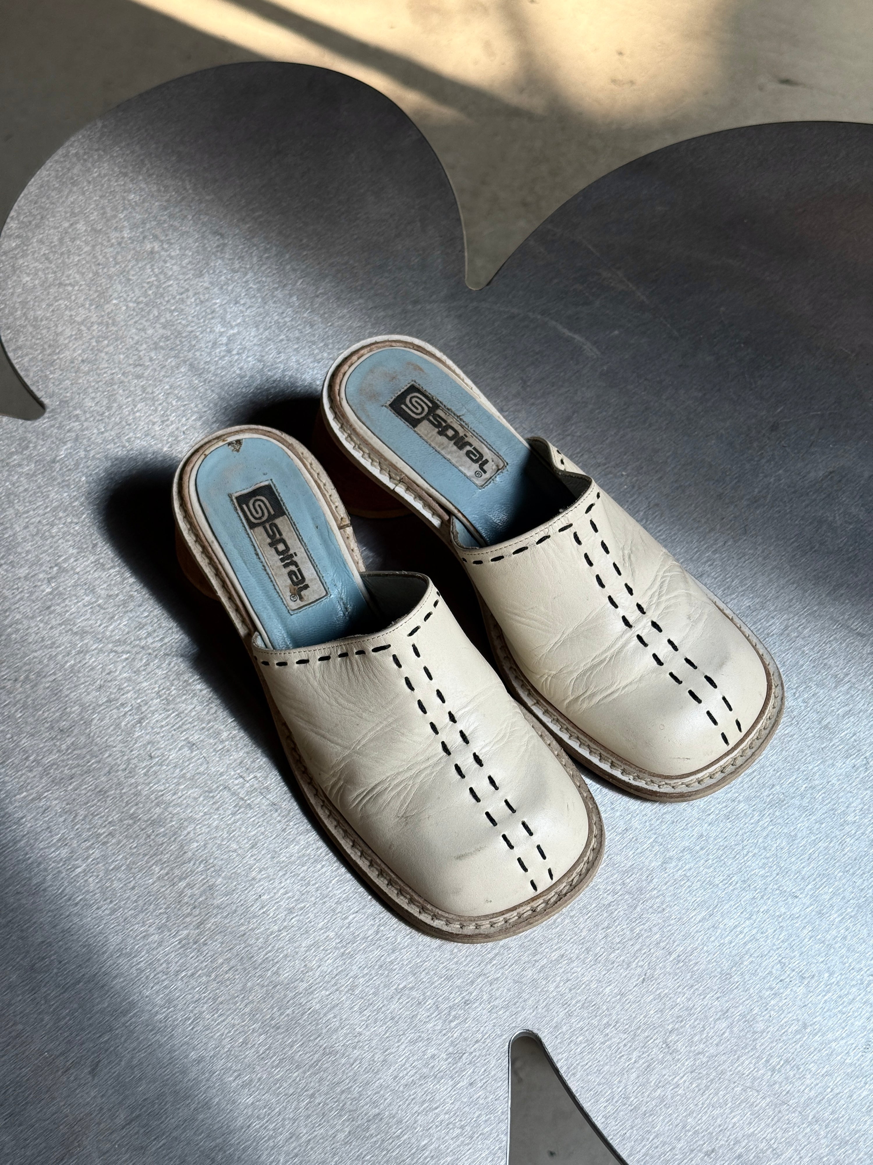 Vintage “Spiral” Leather Mule Clogs White - EU 36