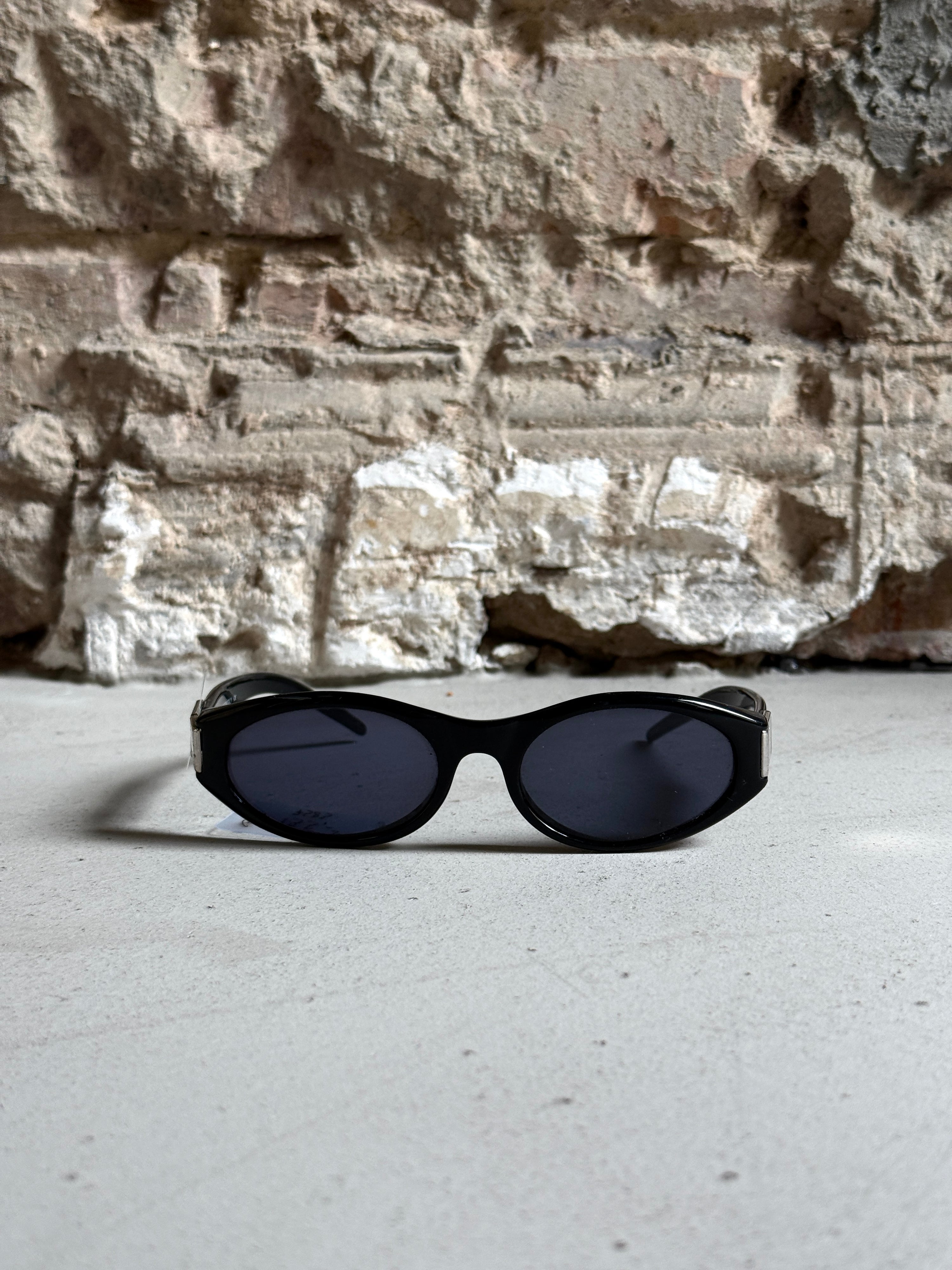 Vintage Gucci Rimmed Oval Sunglasses Black (GG 2411/S)