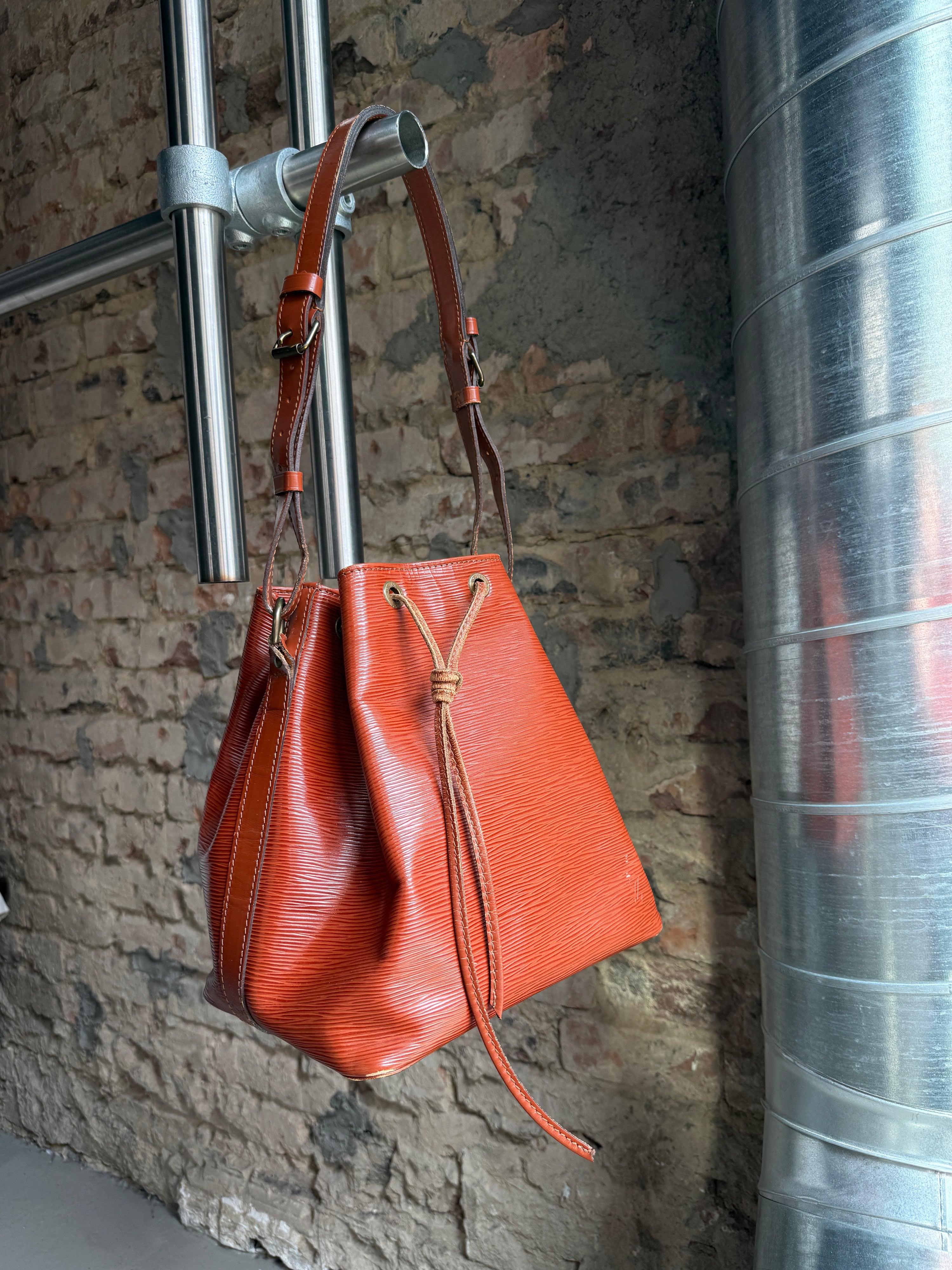 1988 Louis Vuitton Sac Noé Petit Epi Cognac