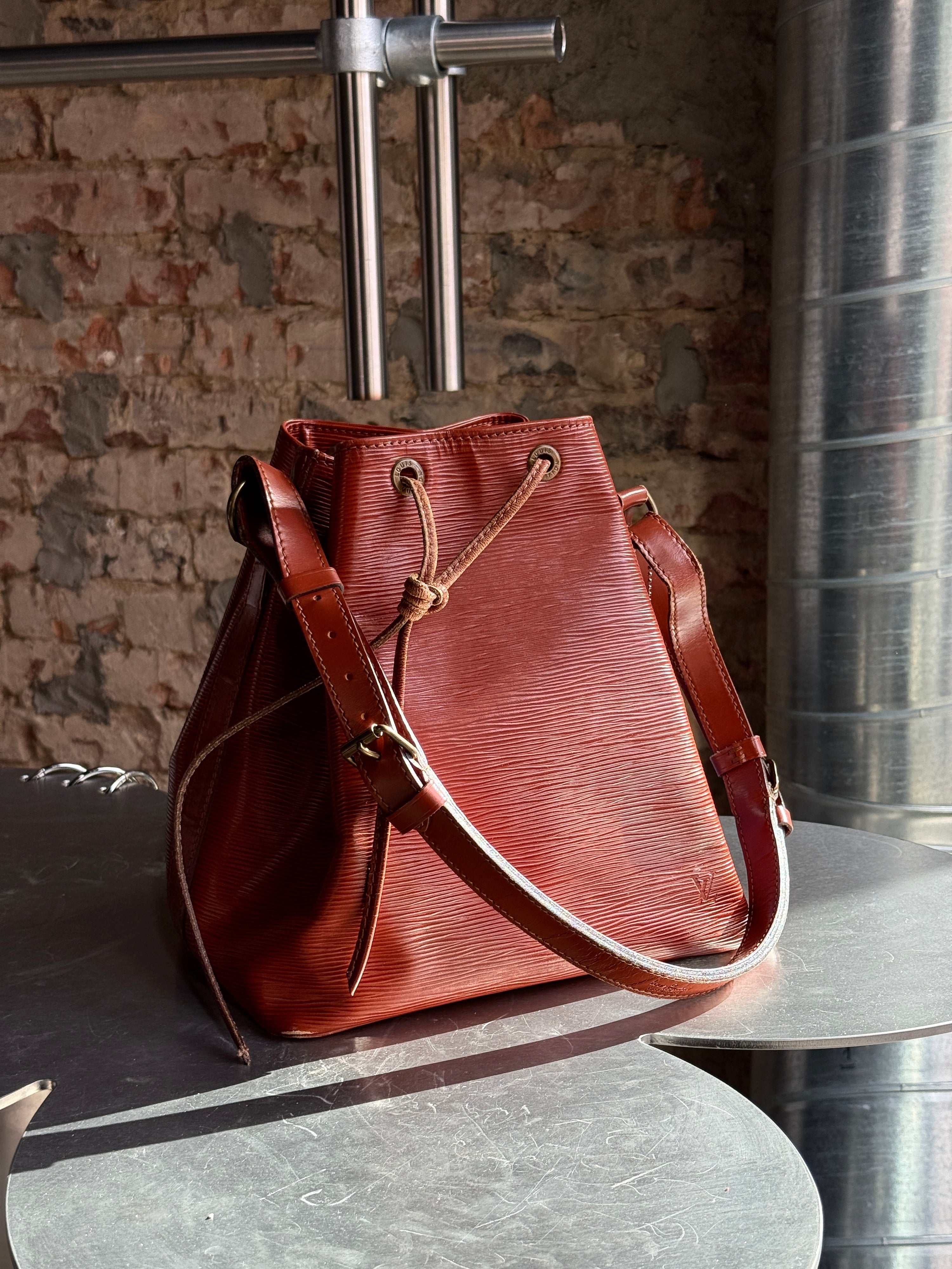 1988 Louis Vuitton Sac Noé Petit Epi Cognac