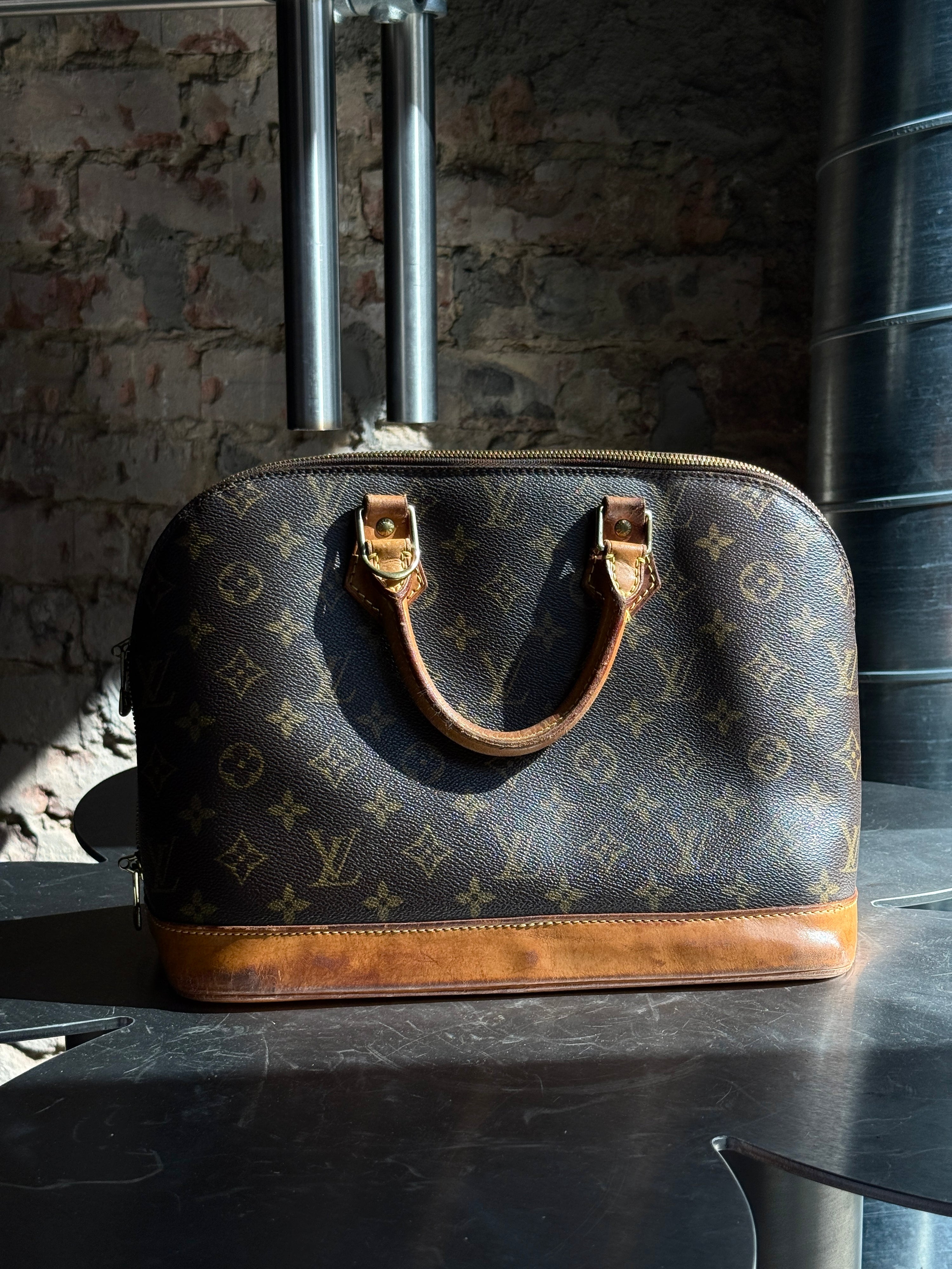 Vintage 2001 Louis Vuitton Alma Monogram Bag (FL0091)