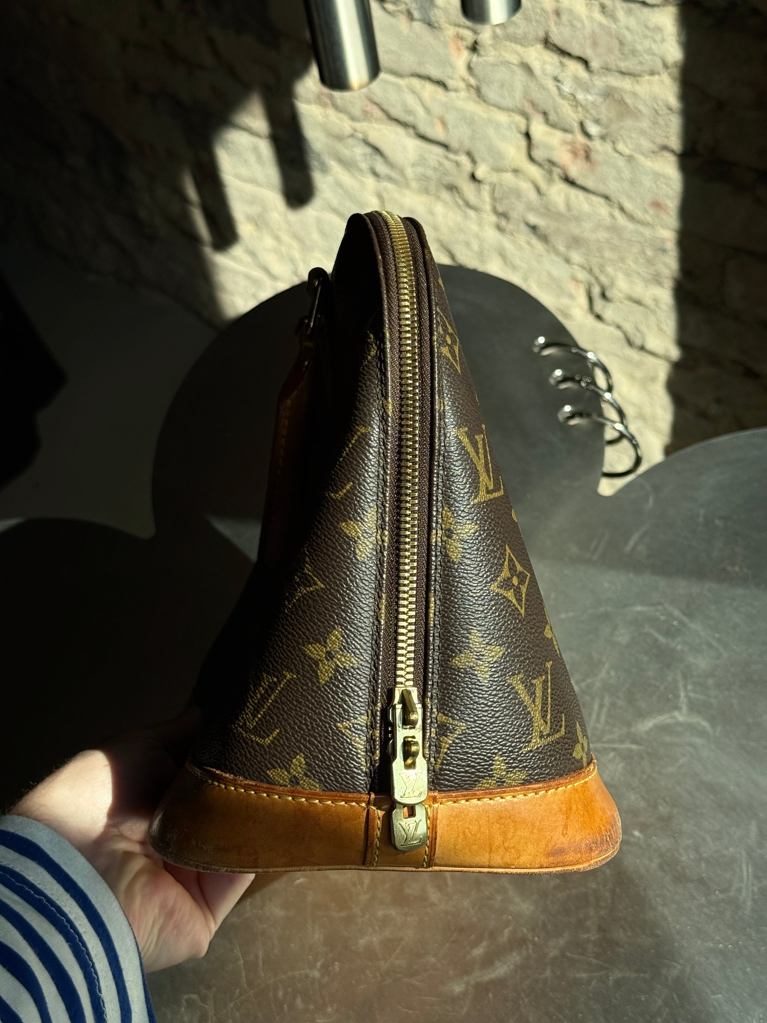 Vintage 2001 Louis Vuitton Alma Monogram Bag (FL0091)