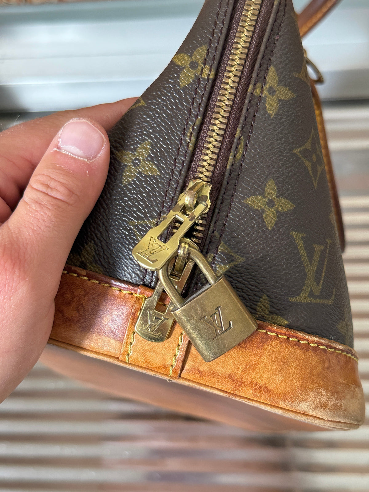 Vintage 1997 Louis Vuitton Alma Bag (BA1907)
