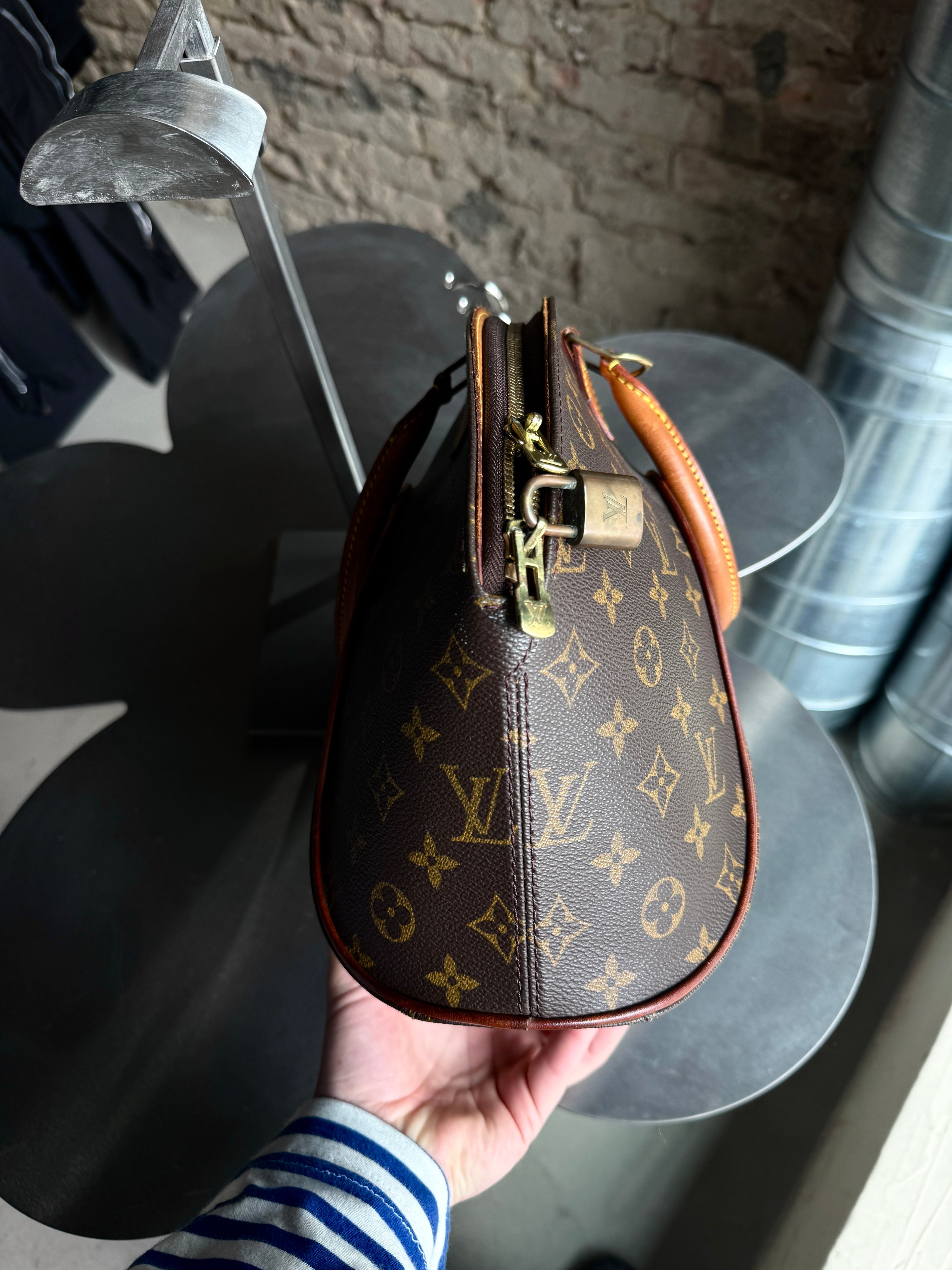Vintage 1999 Louis Vuitton Ellipse PM Monogram Bag (MI0959)