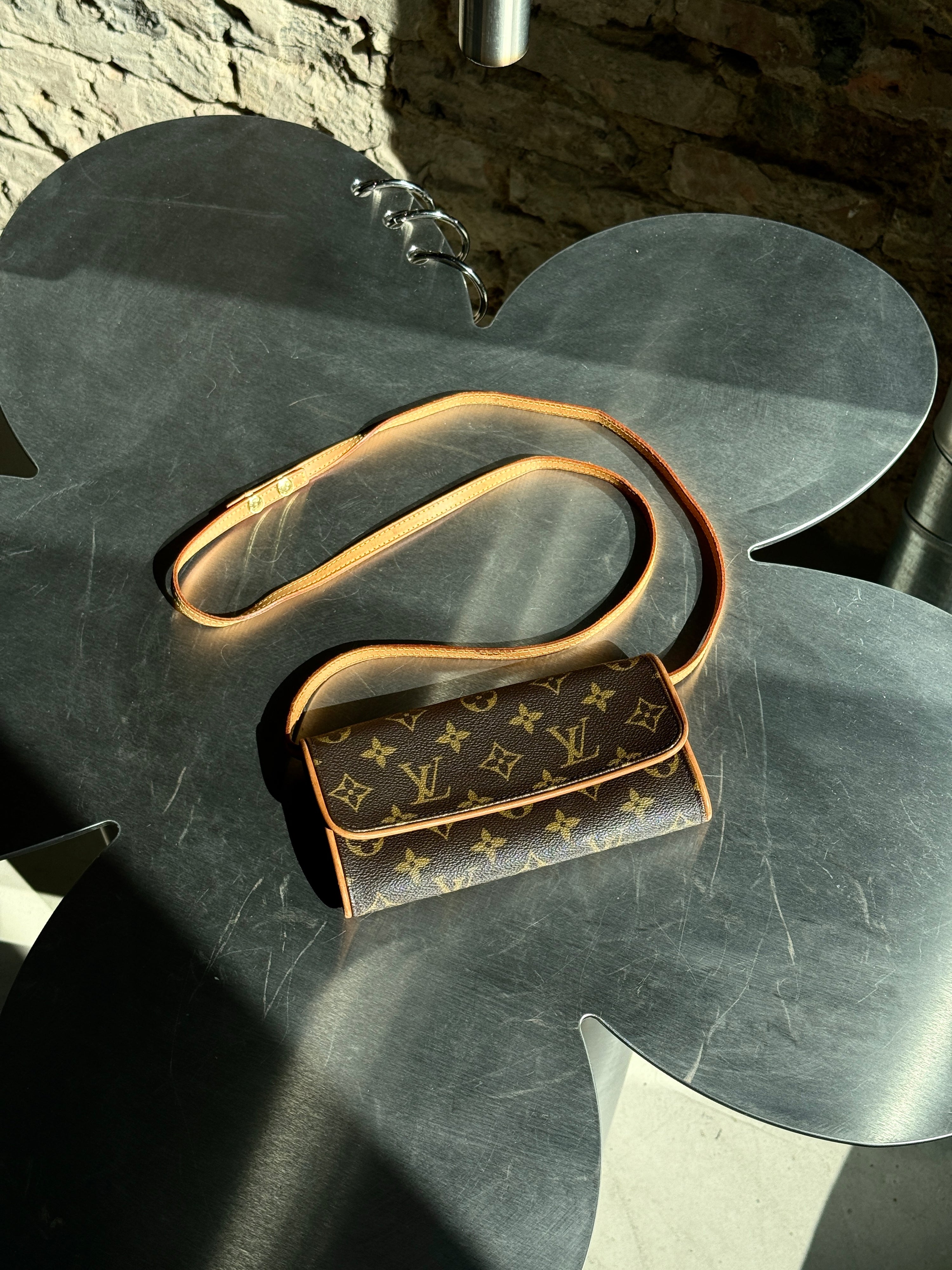 Vintage 1999 Louis Vuitton Twin PM Crossbody Bag (CA0999)