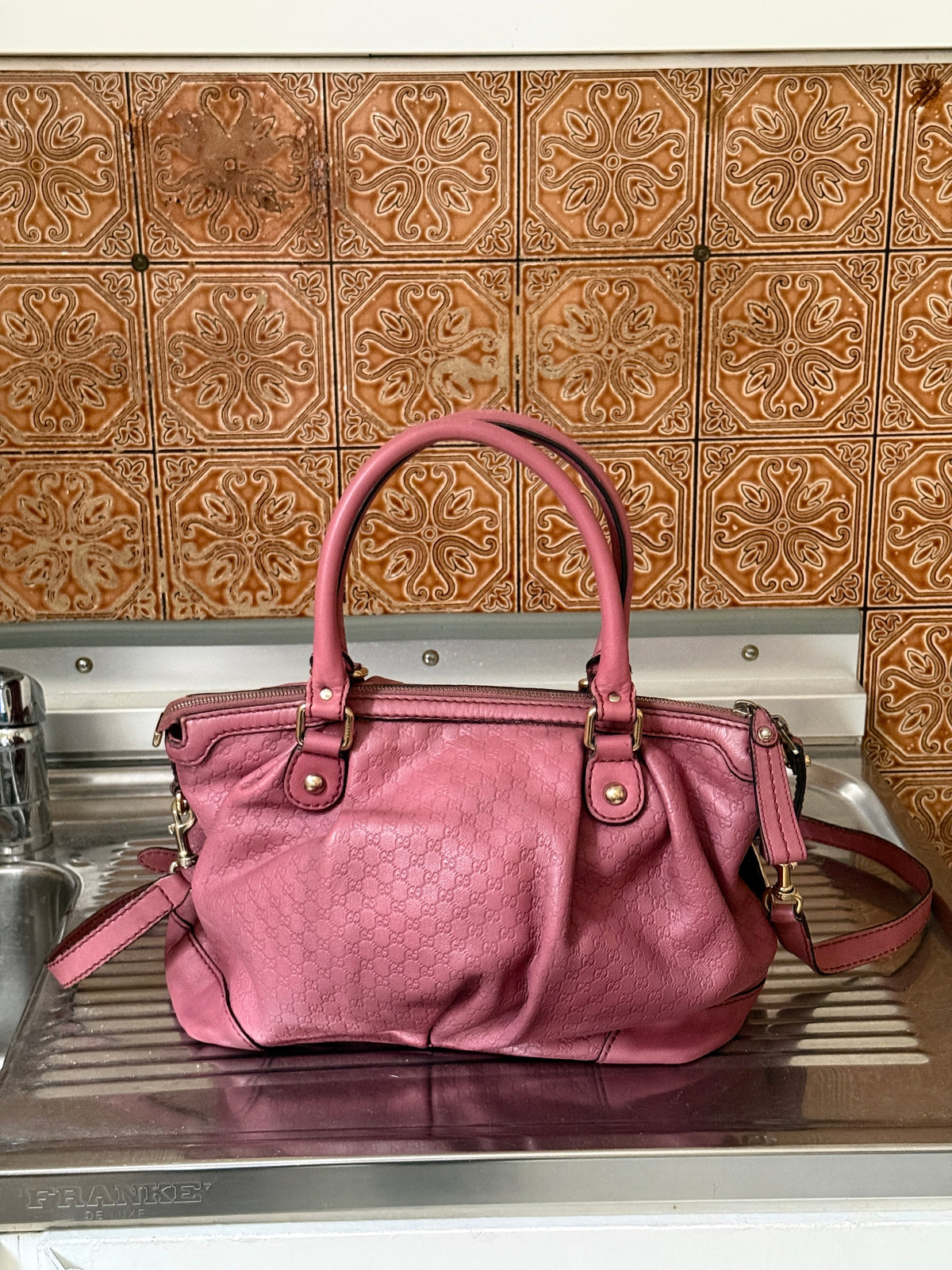 Gucci Microguccissima Sukey Medium 2-Way Bag Pink Leather