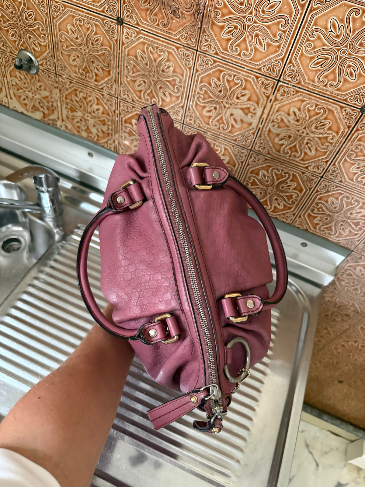 Gucci Microguccissima Sukey Medium 2-Way Bag Pink Leather