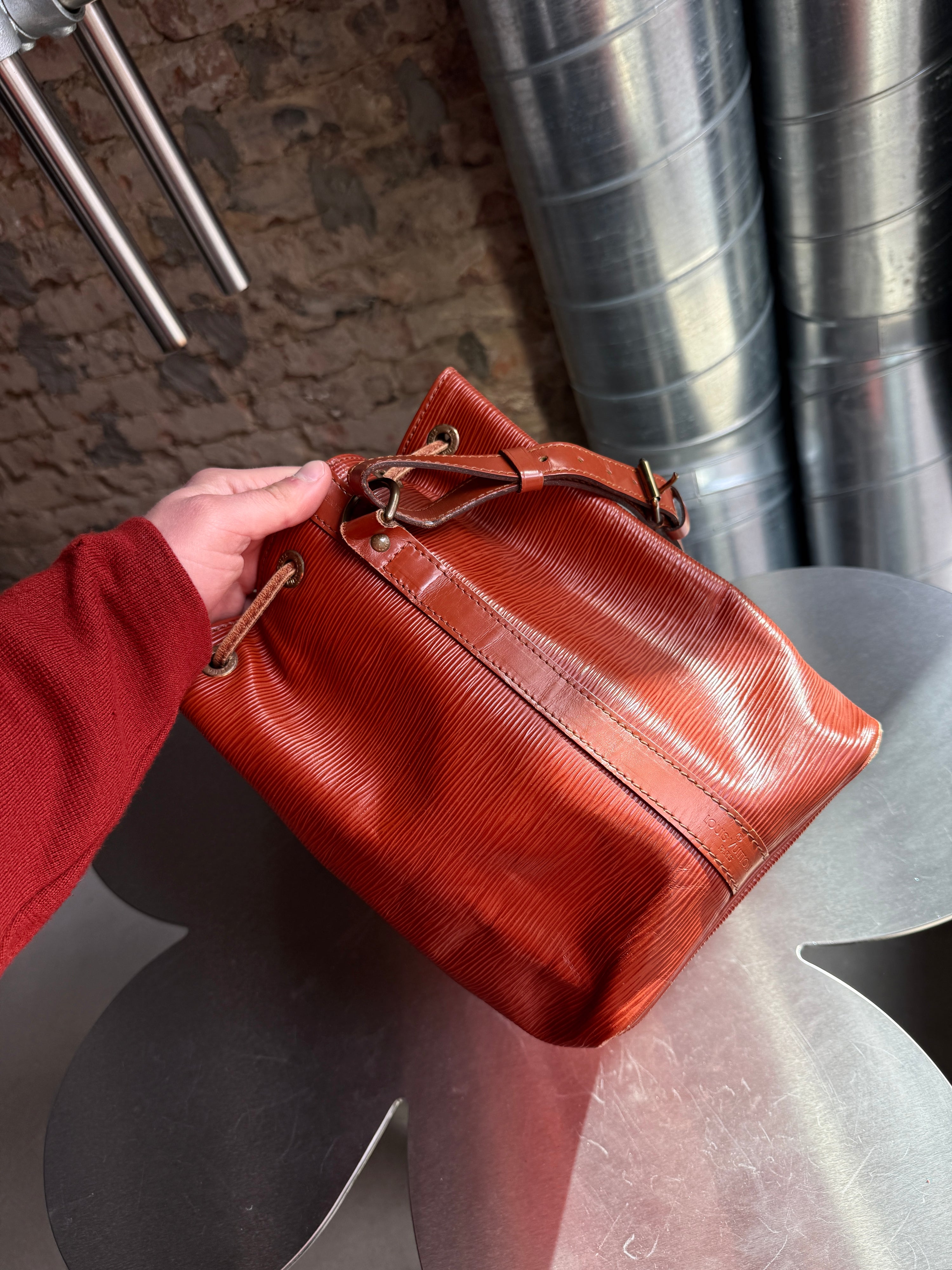 1988 Louis Vuitton Sac Noé Petit Epi Cognac