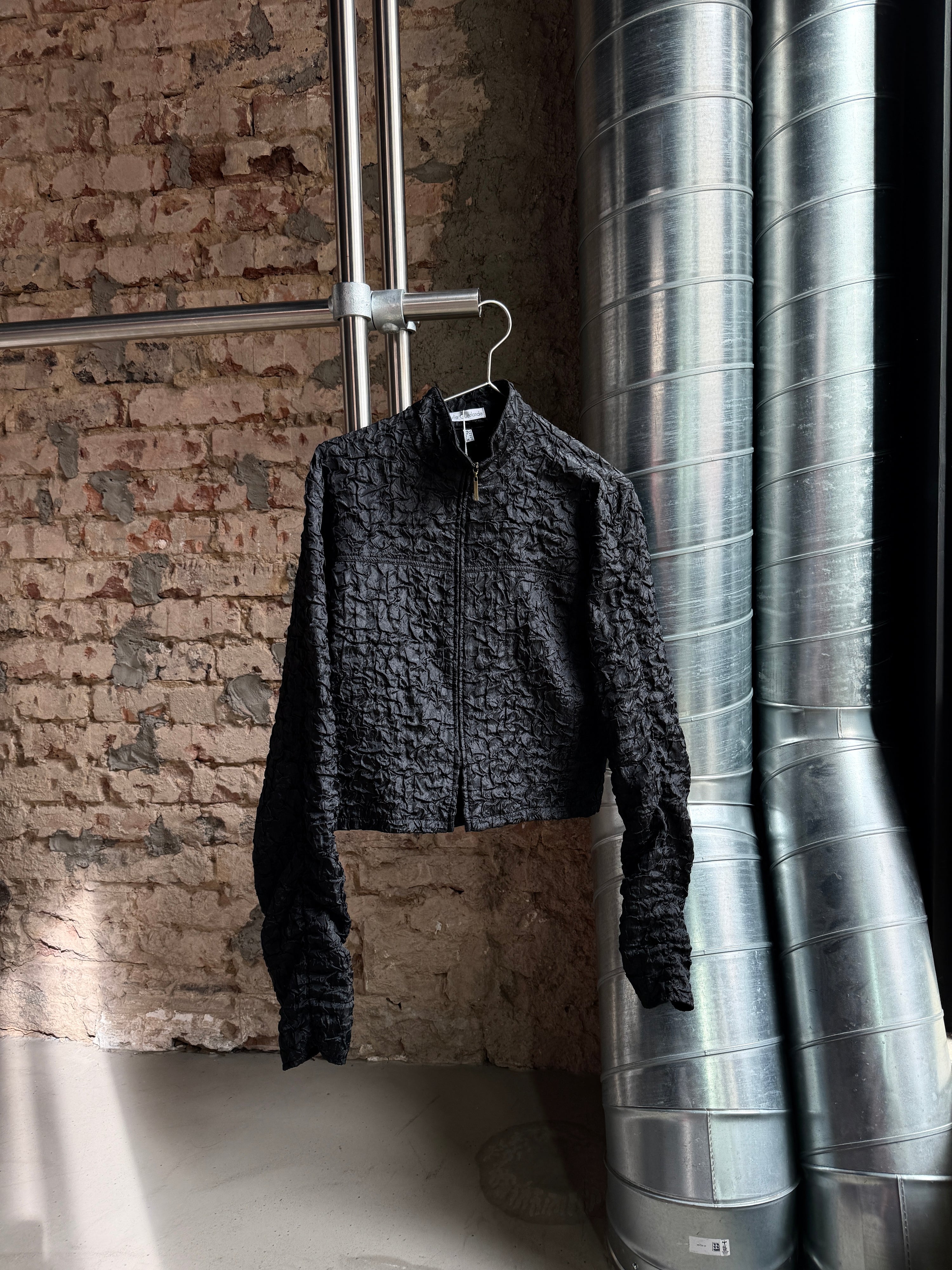 2000s Julie Guerlande Crinkle Pleated Cropped Jacket Black - M