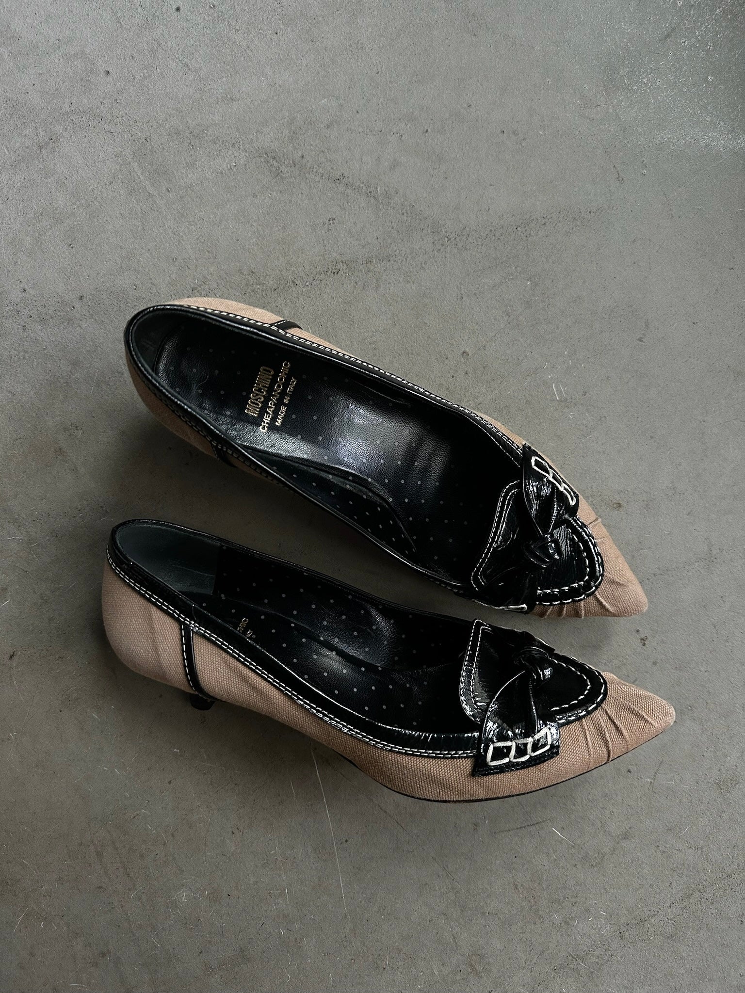 Moschino Bow Pumps Beige