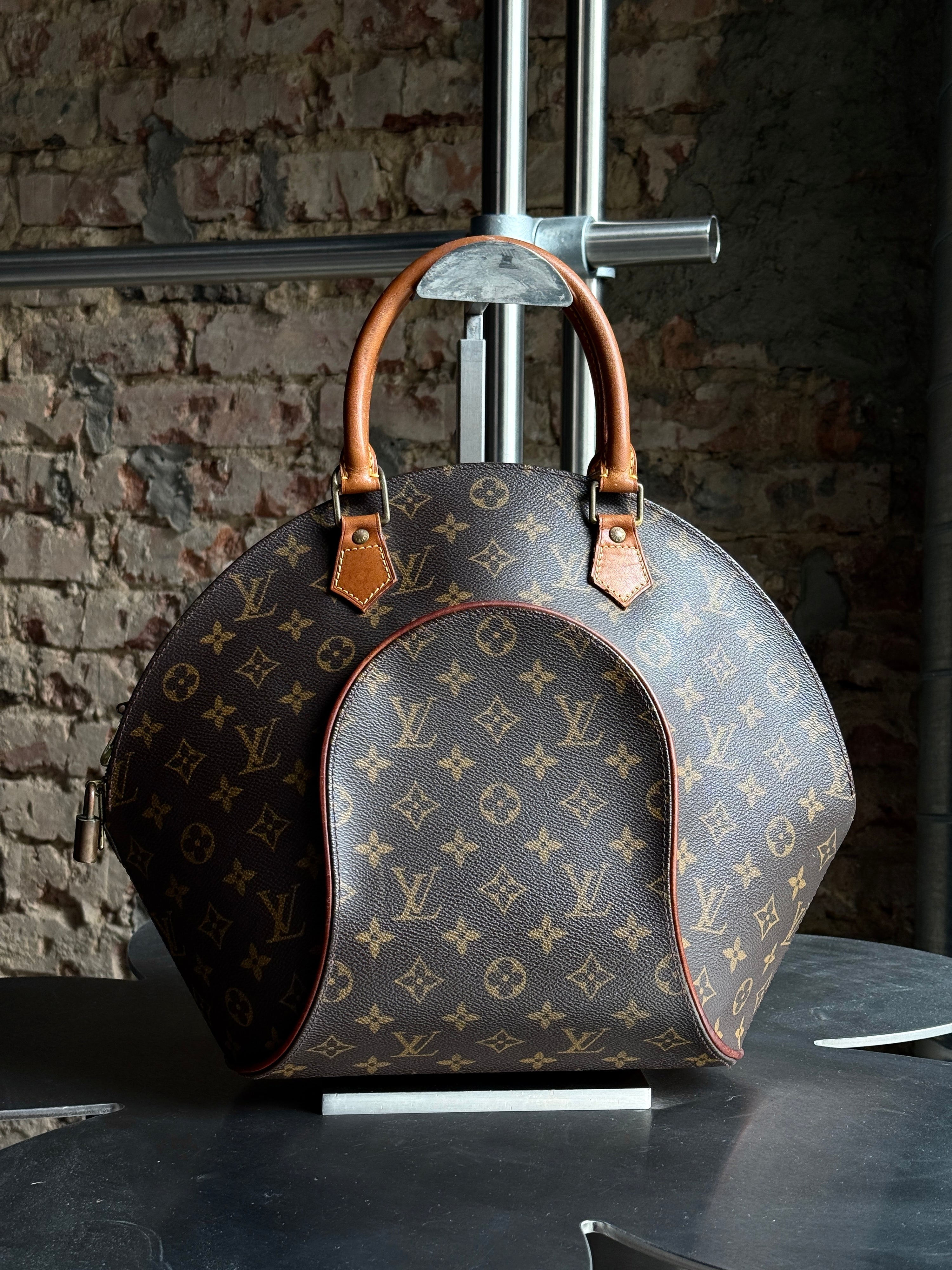 Vintage 1999 Louis Vuitton Ellipse PM Monogram Bag (MI0959)