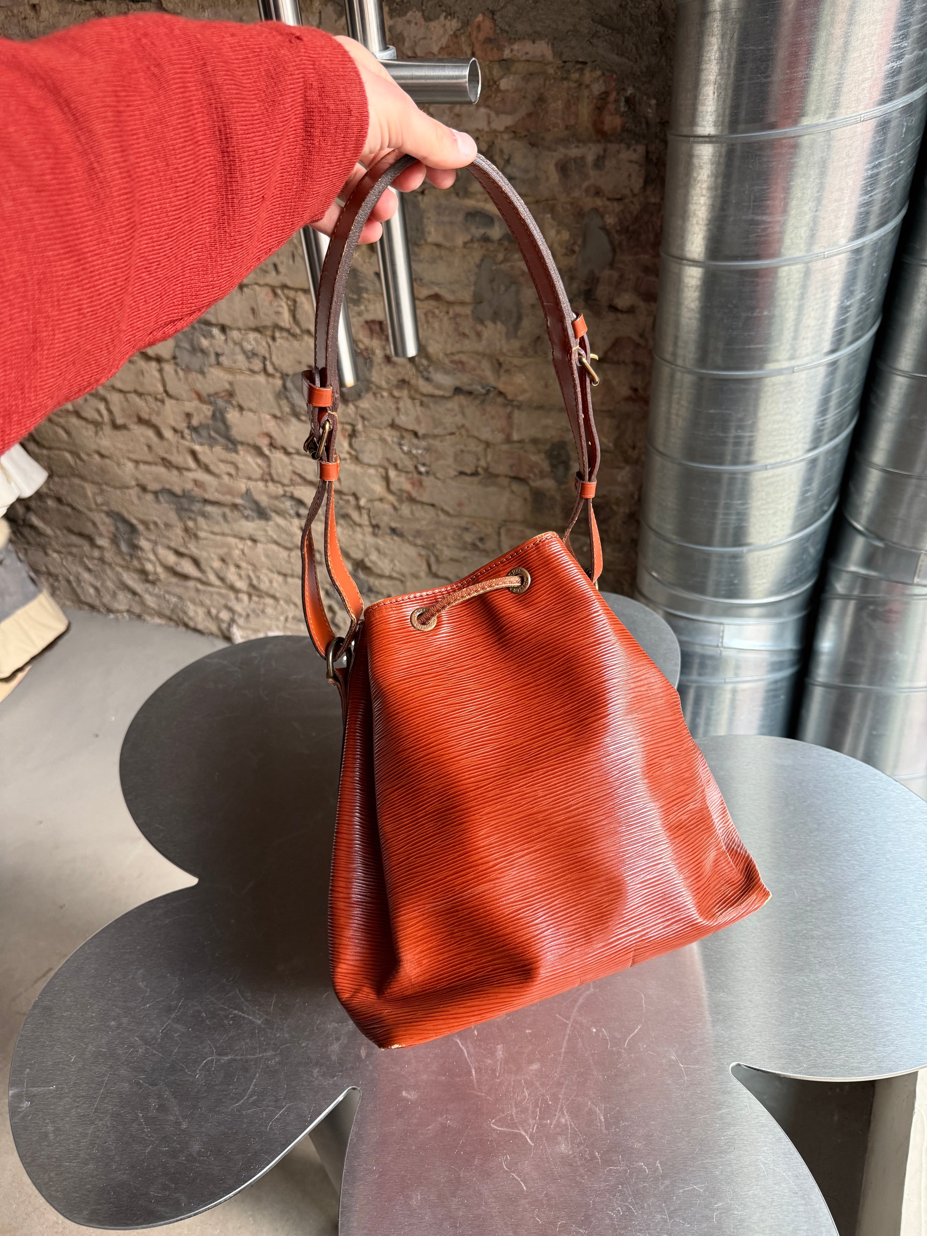 1988 Louis Vuitton Sac Noé Petit Epi Cognac