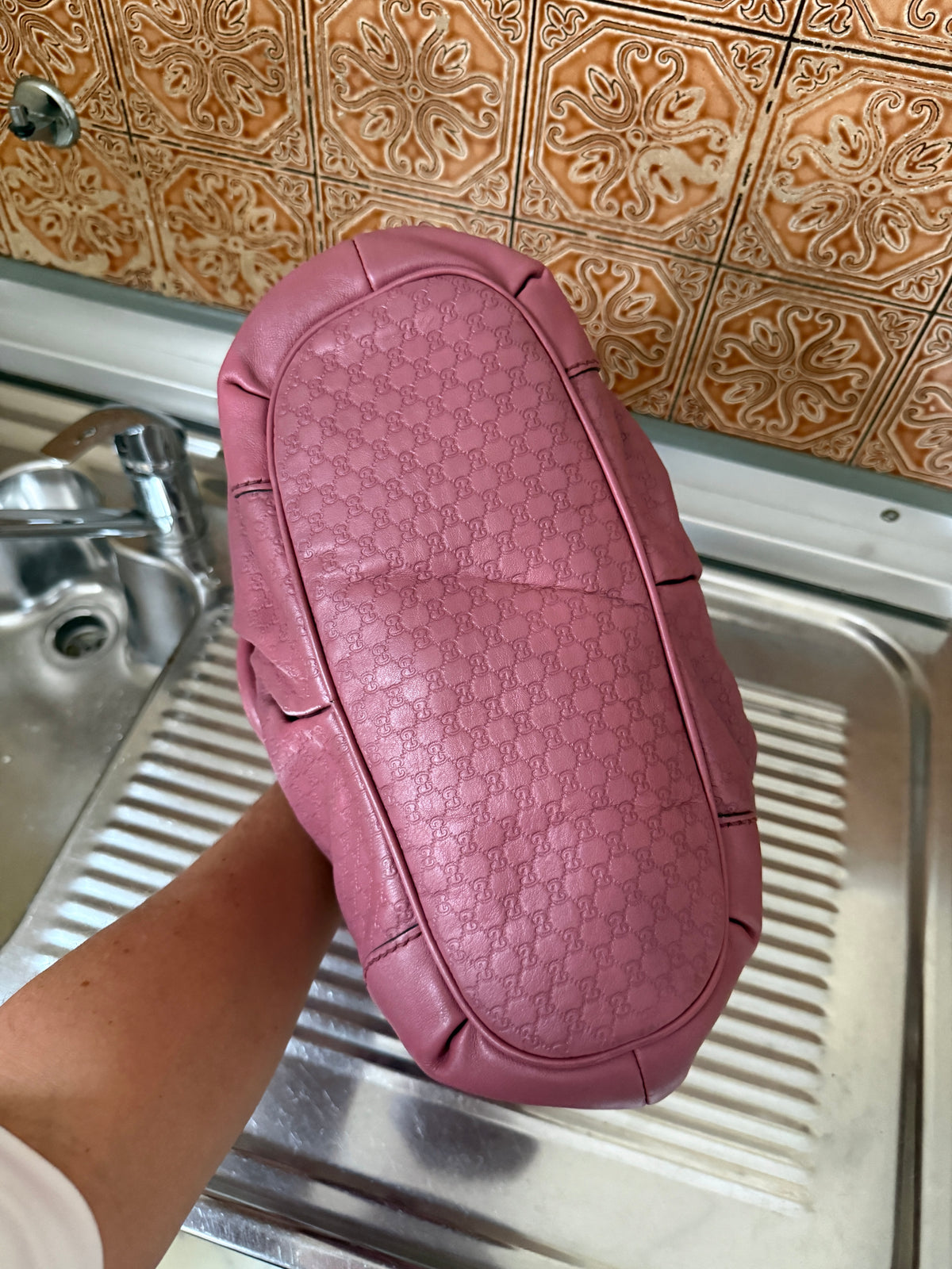 Gucci Microguccissima Sukey Medium 2-Way Bag Pink Leather