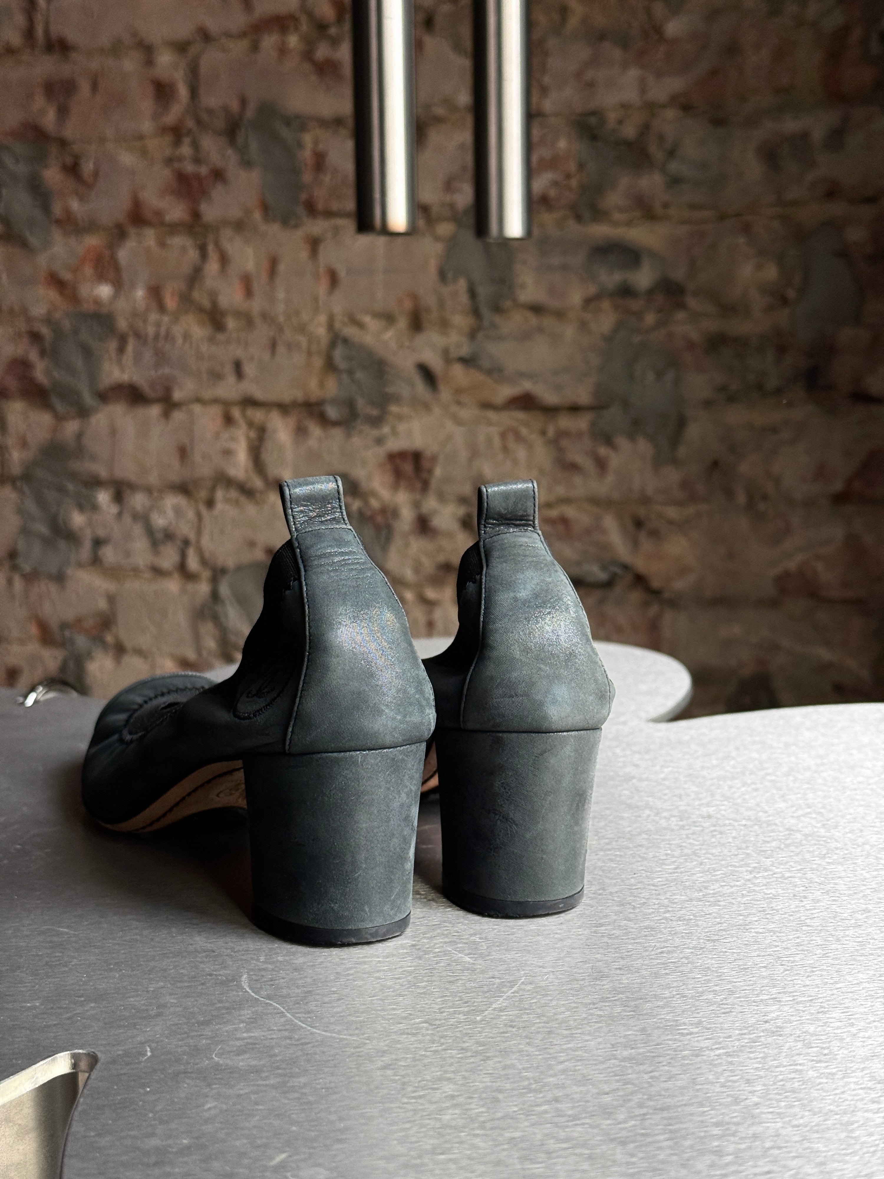 Chanel Leather CC Scrunch Heel Pumps Black - EU 36.5