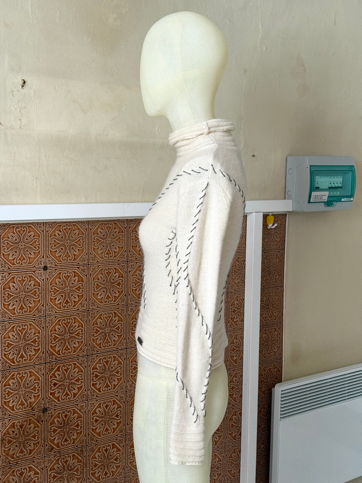 Vintage "Versace Jeans Couture" Cream  Whipstitch Chain Wool Turtleneck Knit - XS