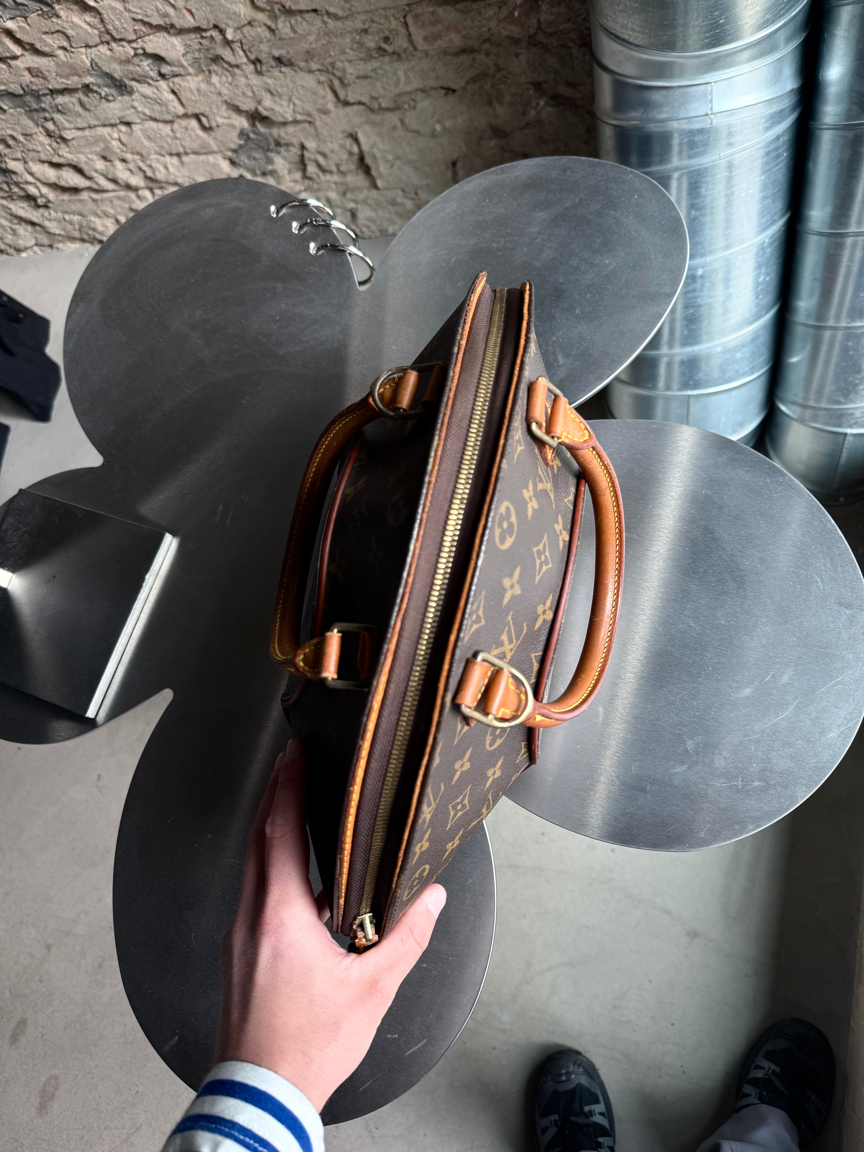 Vintage 1999 Louis Vuitton Ellipse PM Monogram Bag (MI0959)