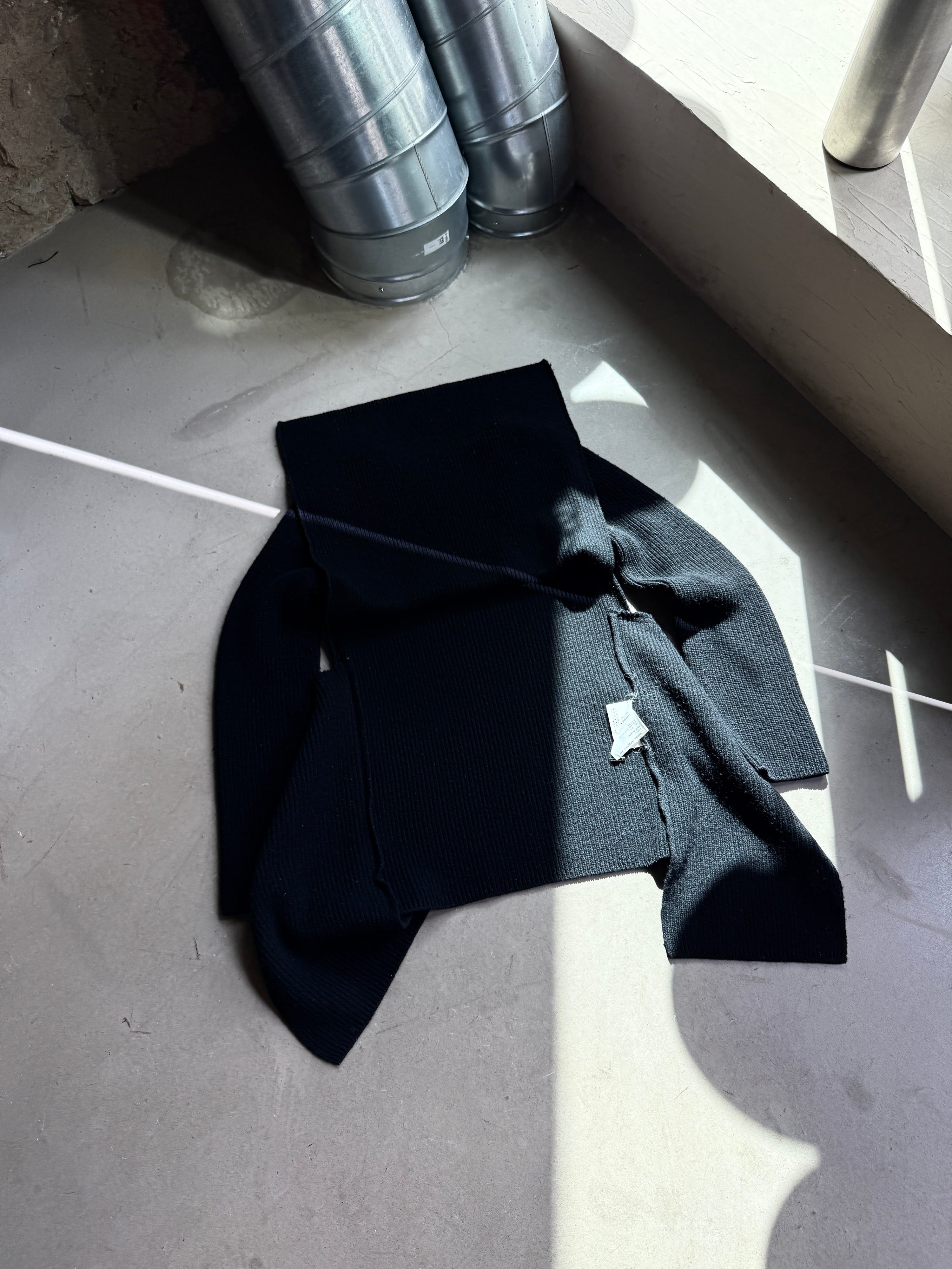 AW2022 Comme des Garçons Graphic Asymetrical Wool Knit Black - S