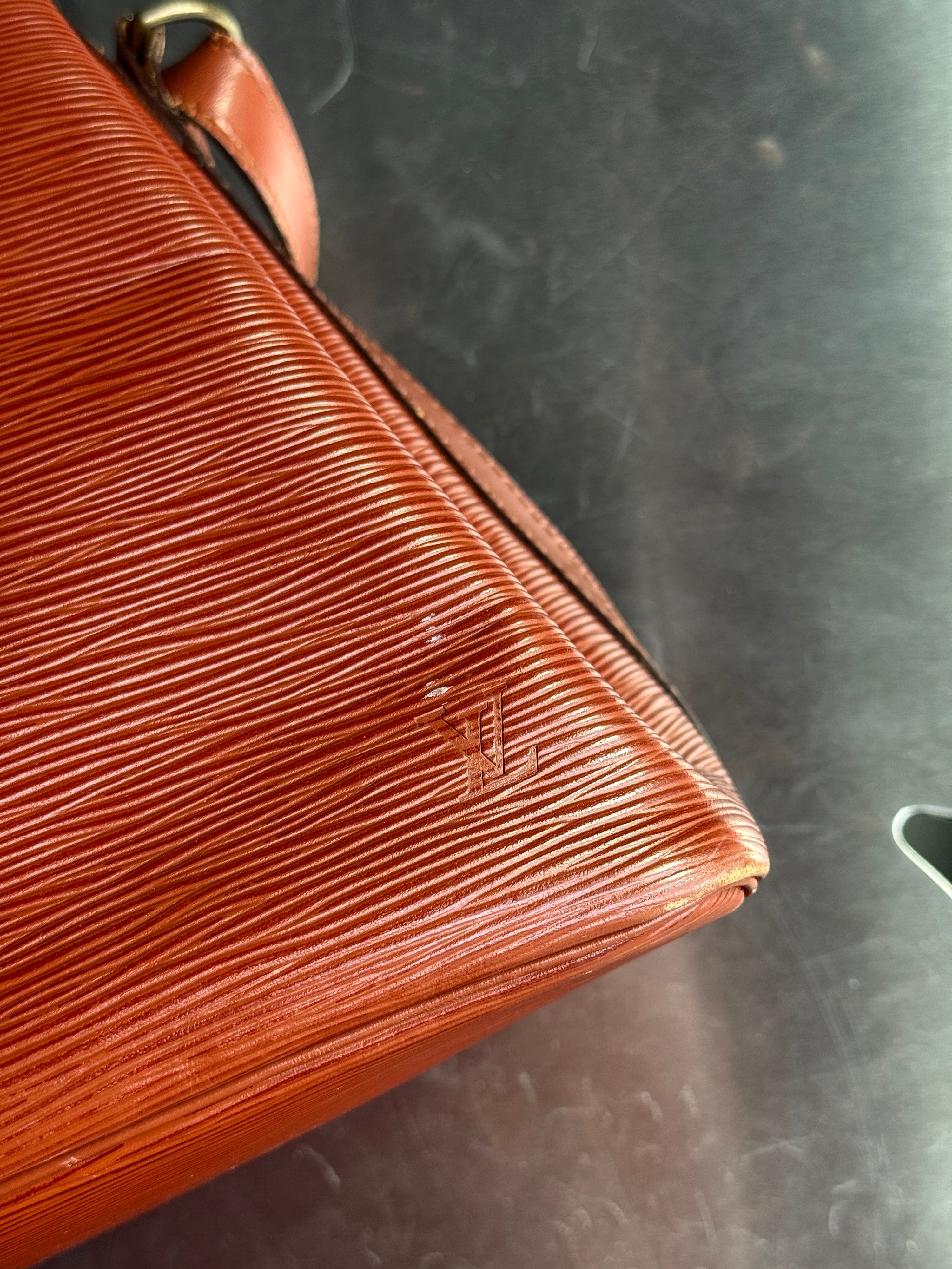 1988 Louis Vuitton Sac Noé Petit Epi Cognac