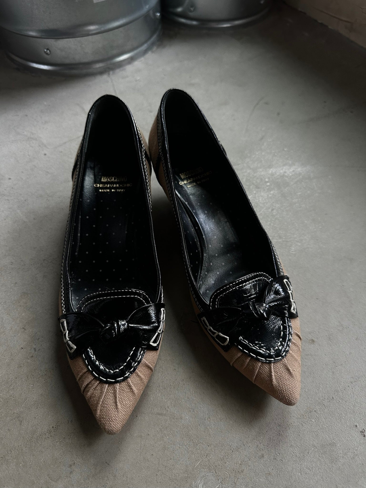 Moschino Bow Pumps Beige