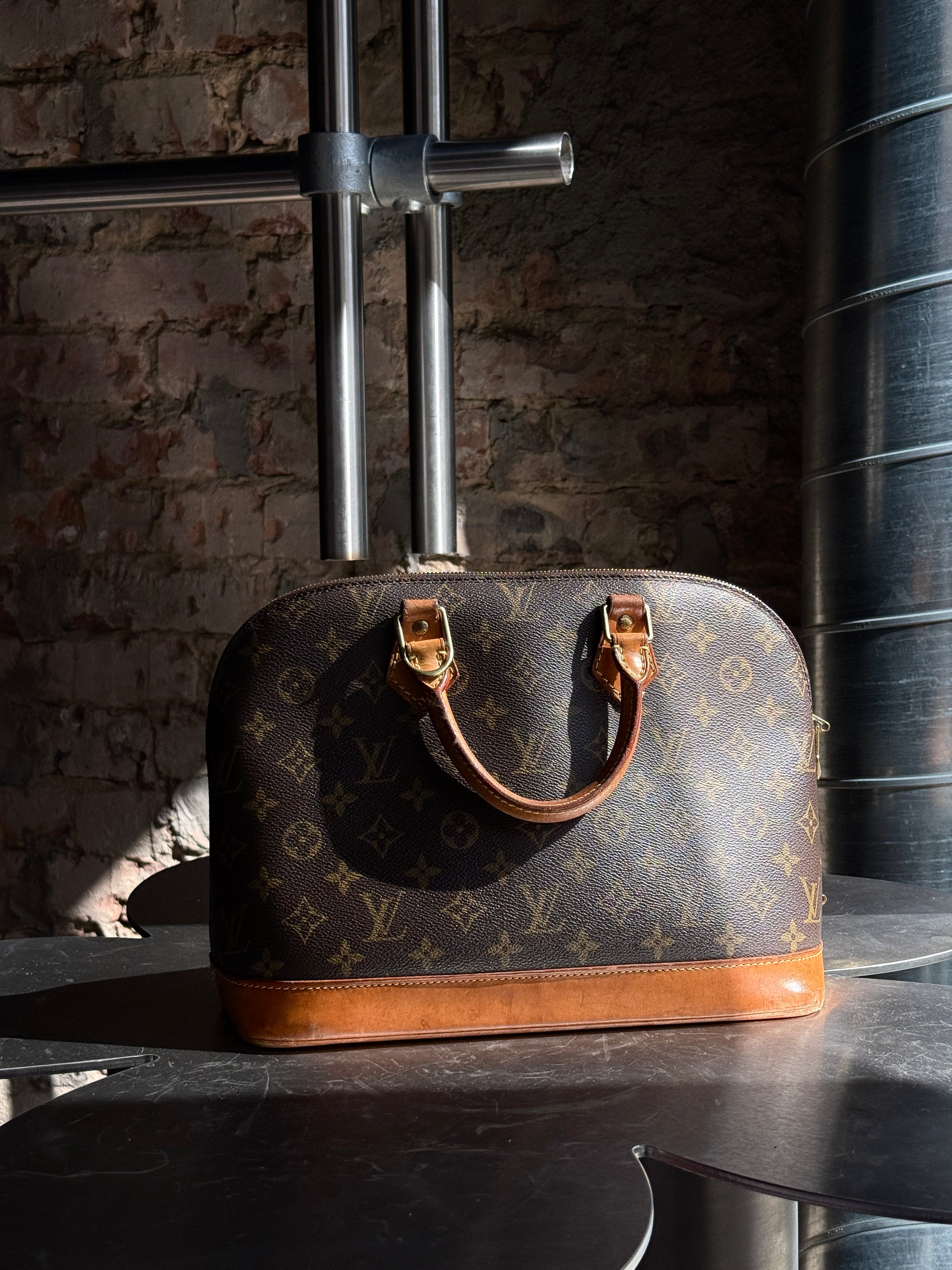 Vintage 2001 Louis Vuitton Alma Monogram Bag (FL0091)