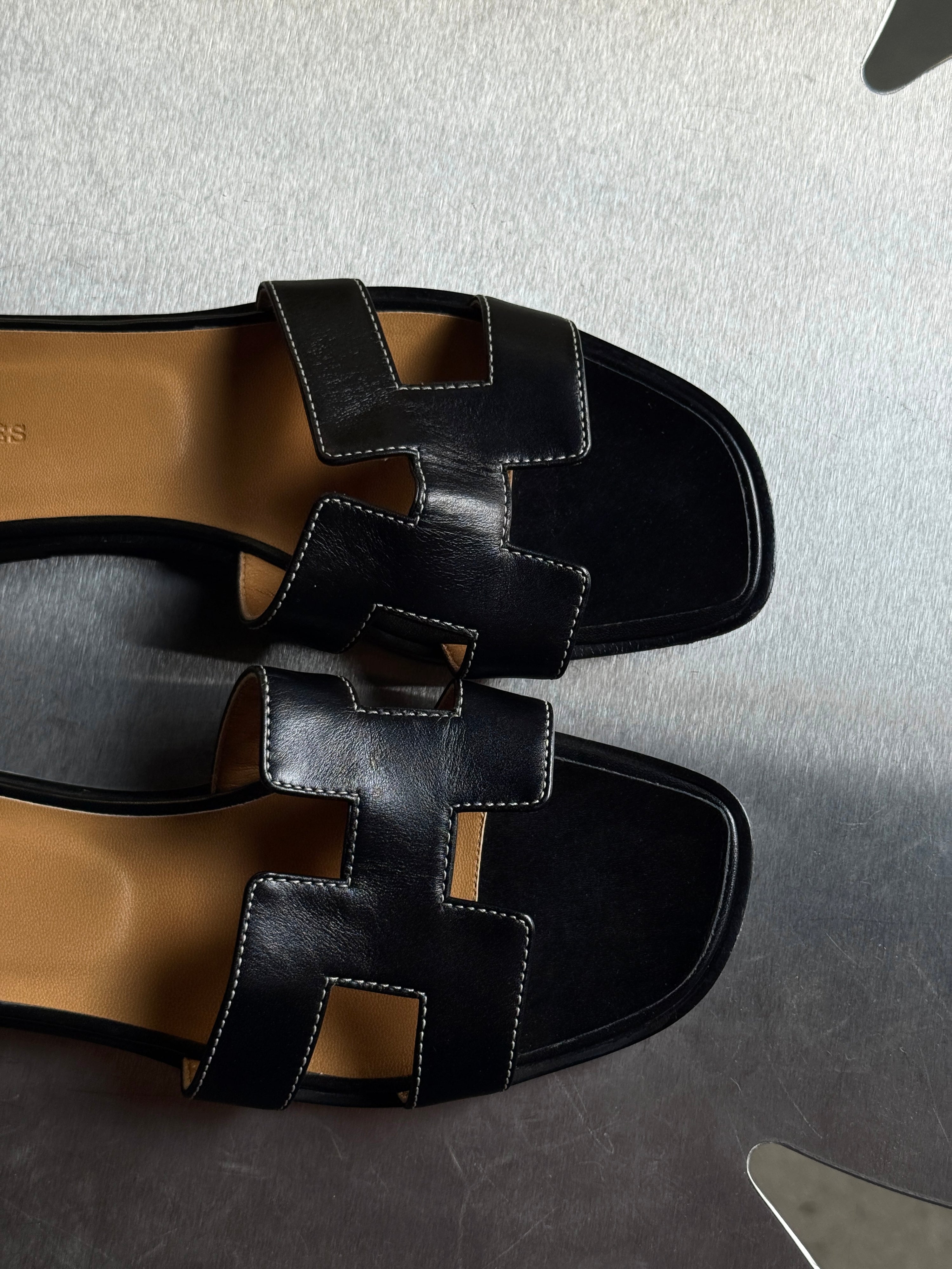 Hermès Oran Leather Sandals Black - EU 38.5