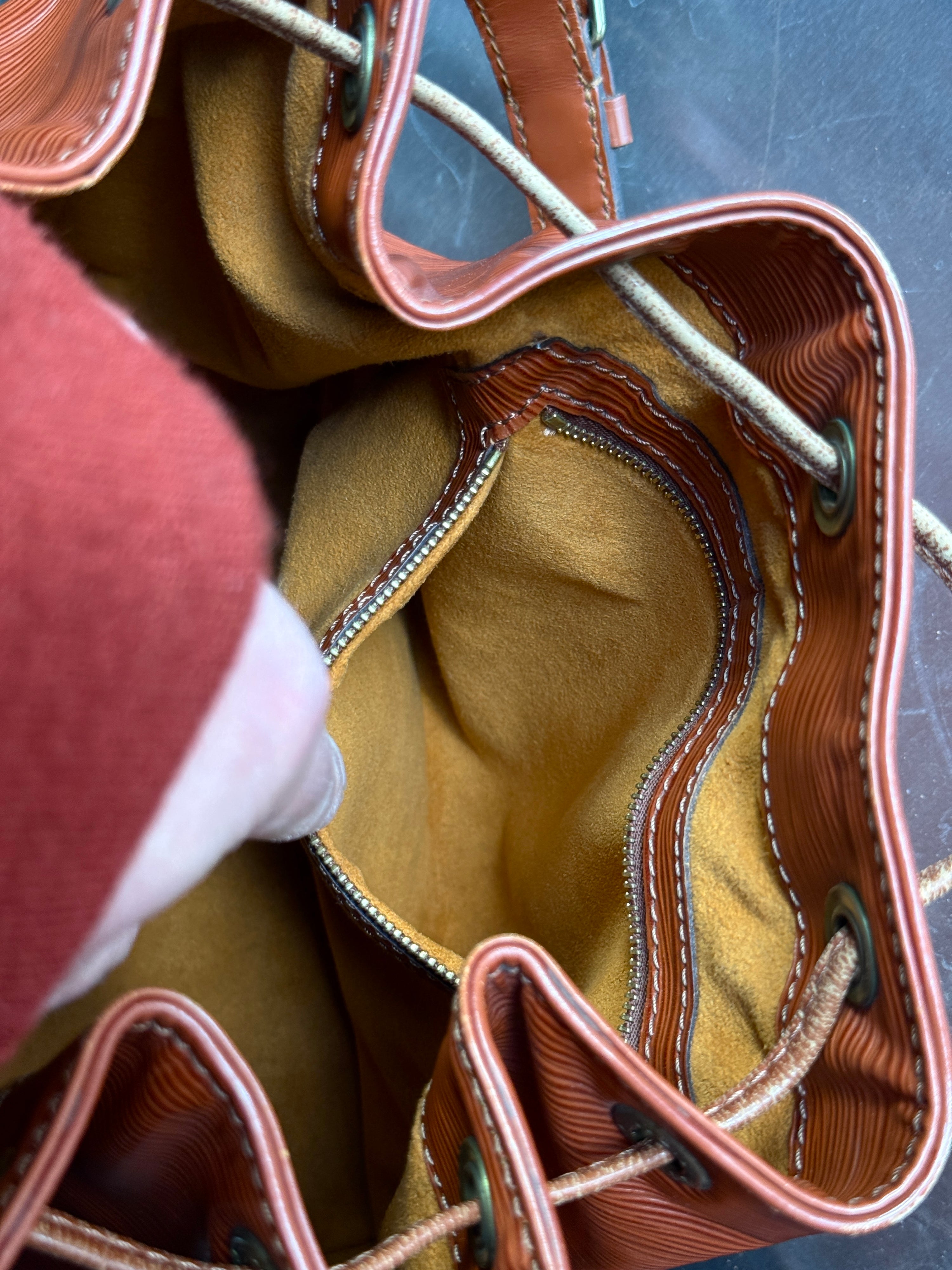 1988 Louis Vuitton Sac Noé Petit Epi Cognac