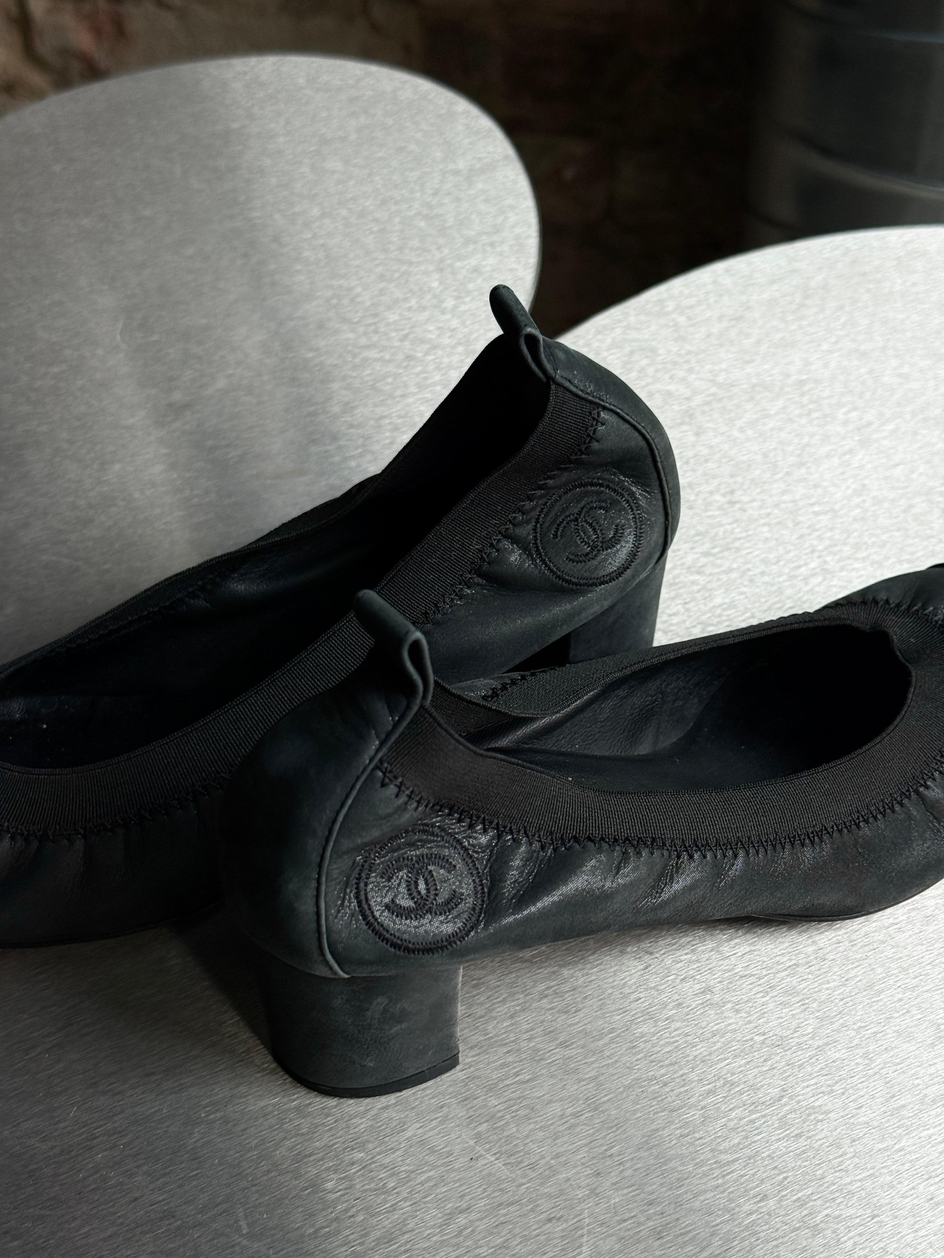 Chanel Leather CC Scrunch Heel Pumps Black - EU 36.5