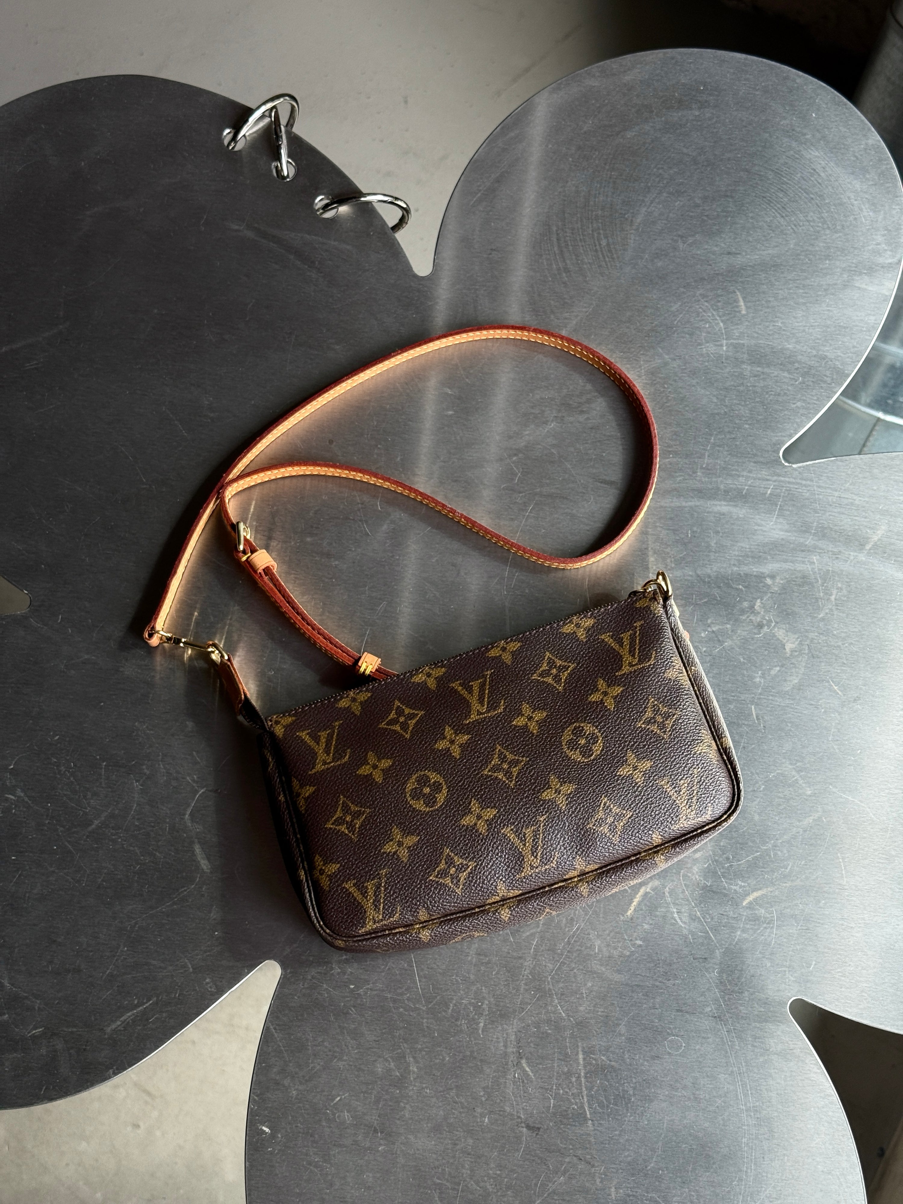 Vintage 2000 Louis Vuitton Pochette Accessories Bag Brown (AR0040)