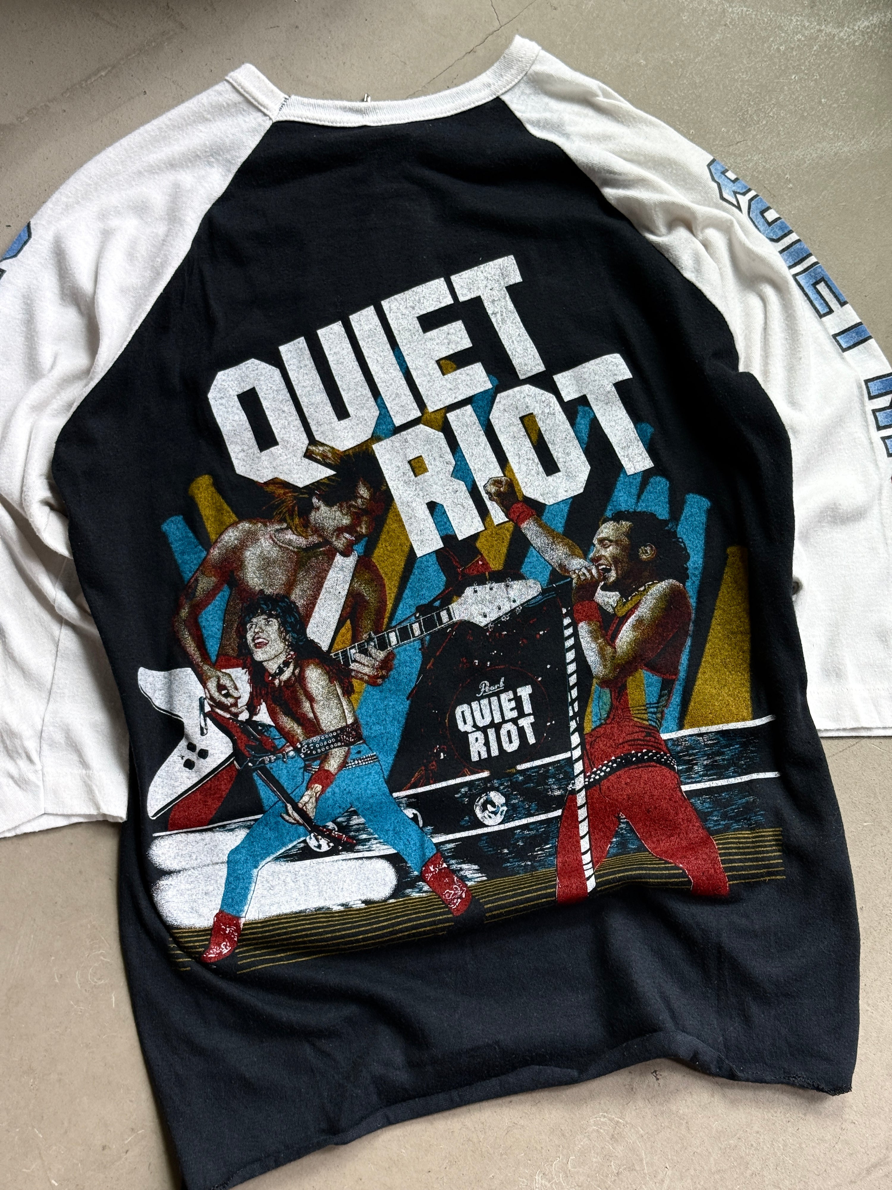Vintage 1980s “Quiet Riot” Raglan T-Shirt Black - S