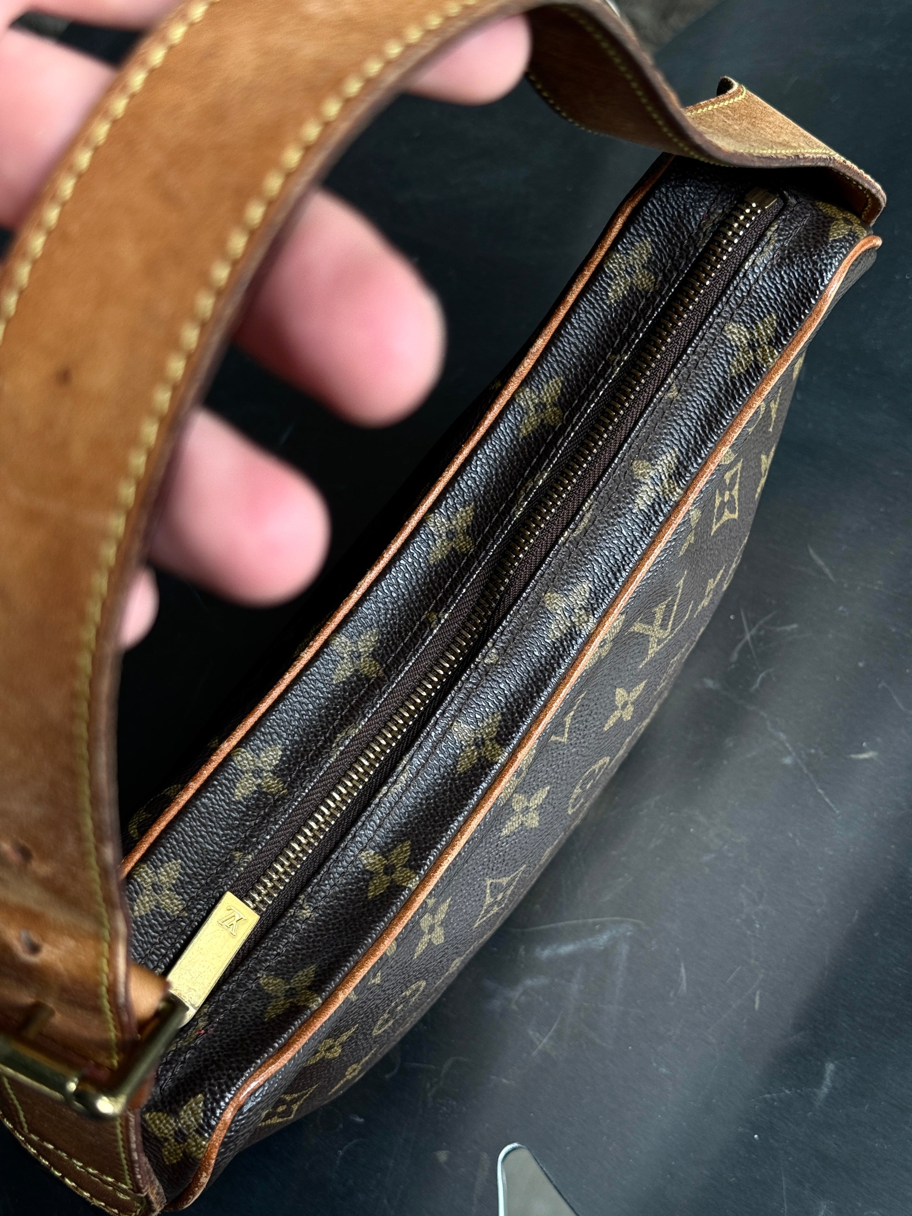 Vintage 2003 Louis Vuitton Croissant MM Bag (FL0043)